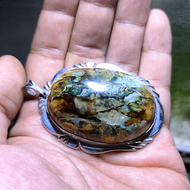 museum grade old agate pendant 42gr Rare Collcetion multi color garut west java