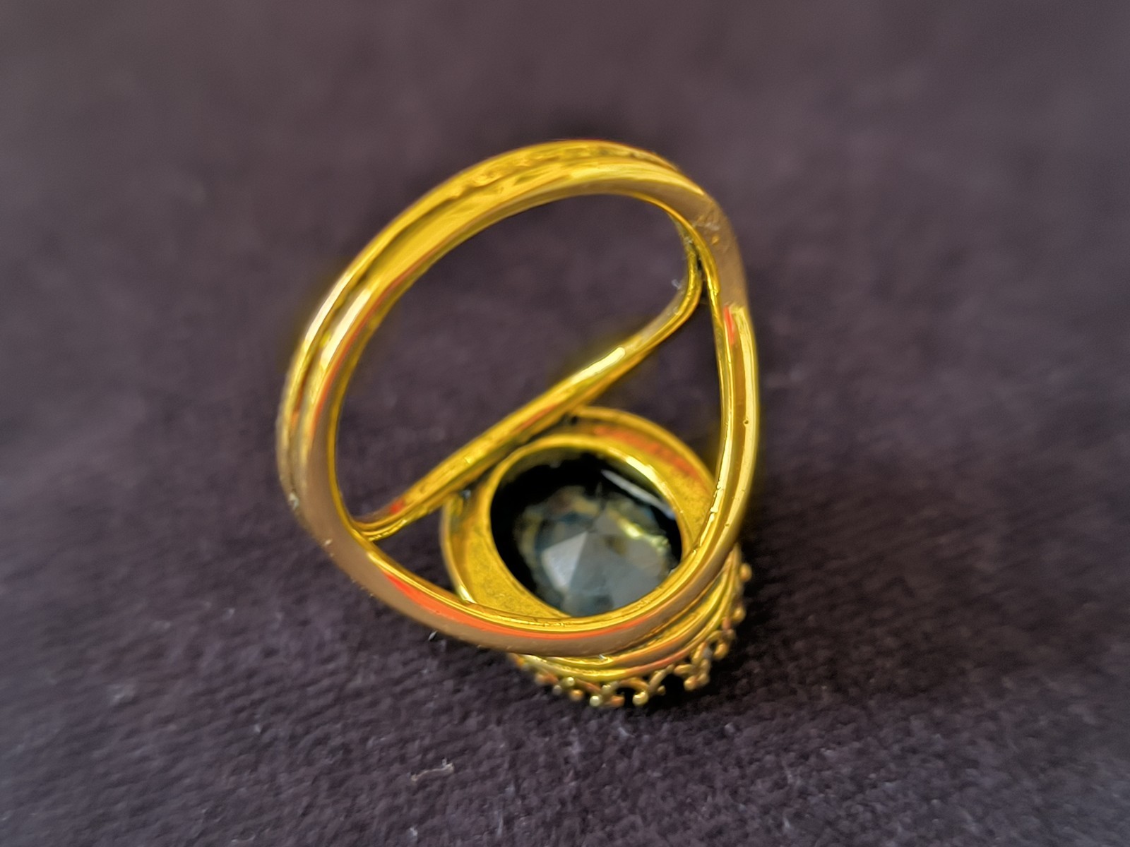 Lovely ring with blue cabochon