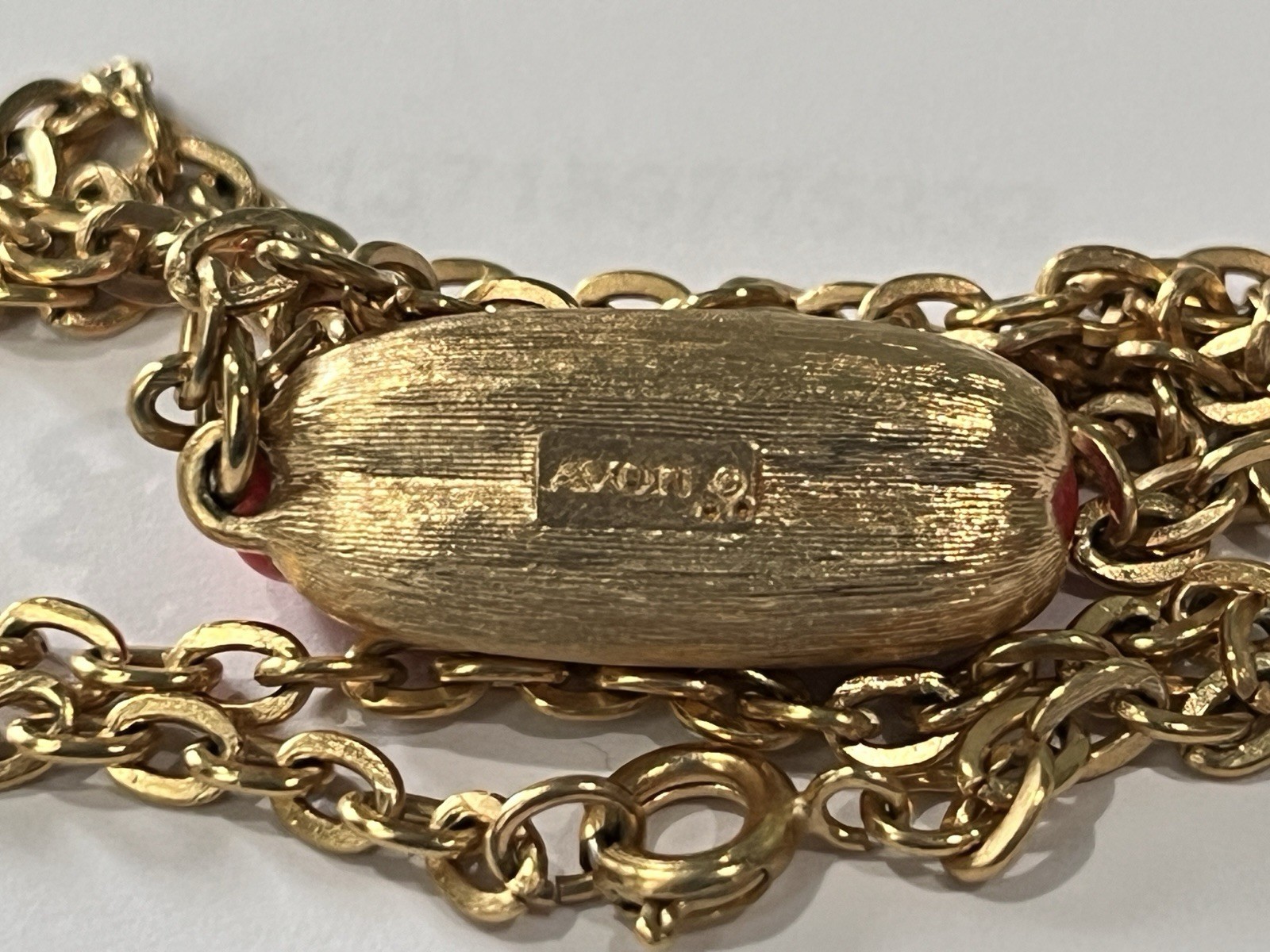 Vintage AVON 1975 ‘Put On The DOG’ HOT DOG in Bun Pendant Charm Chain Necklace