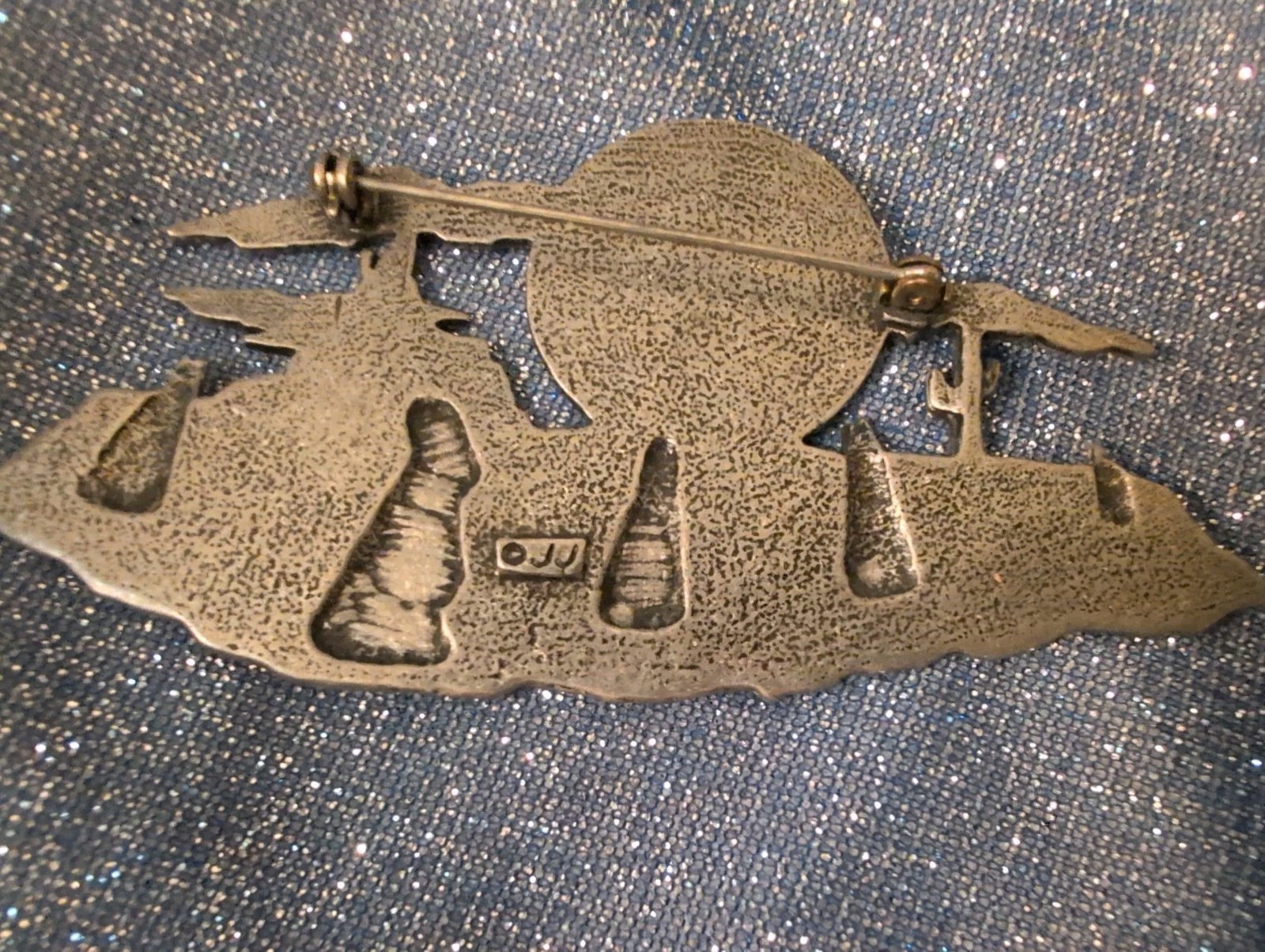 Vintage JJ Jonette Coyotes Howling At Moon Brooch Pewter Whimsical Southwestern