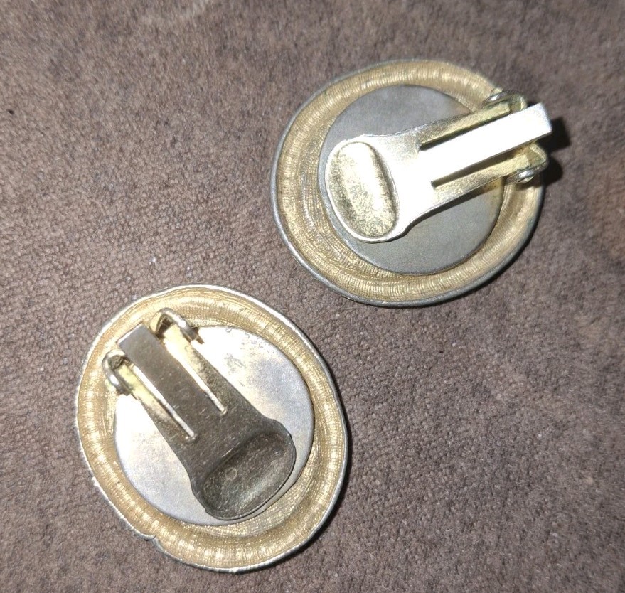 Vintage Enameled Metal MCM Woman Playing Lute Oval Goldtone Clip On Earrings
