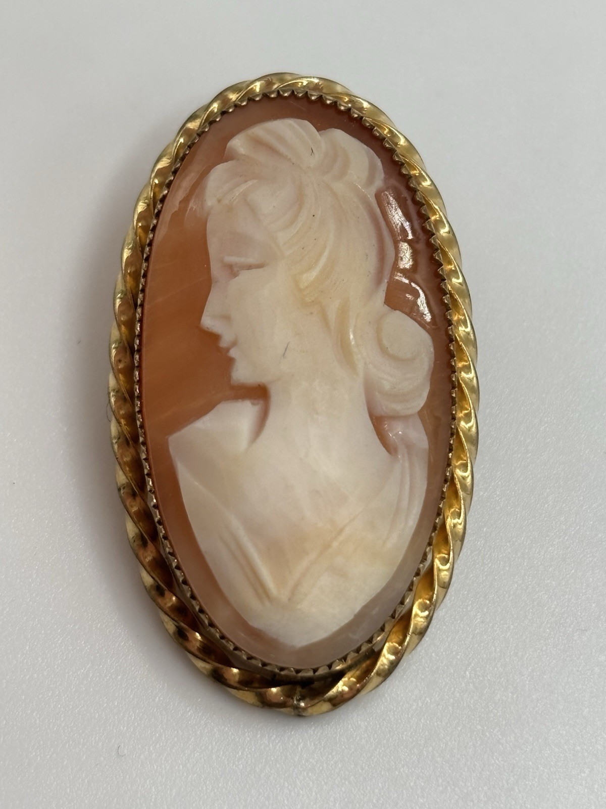 Vintage 12Kt Gold Filled Left Facing Oval Cameo Portrait Pendant / Brooch Pin