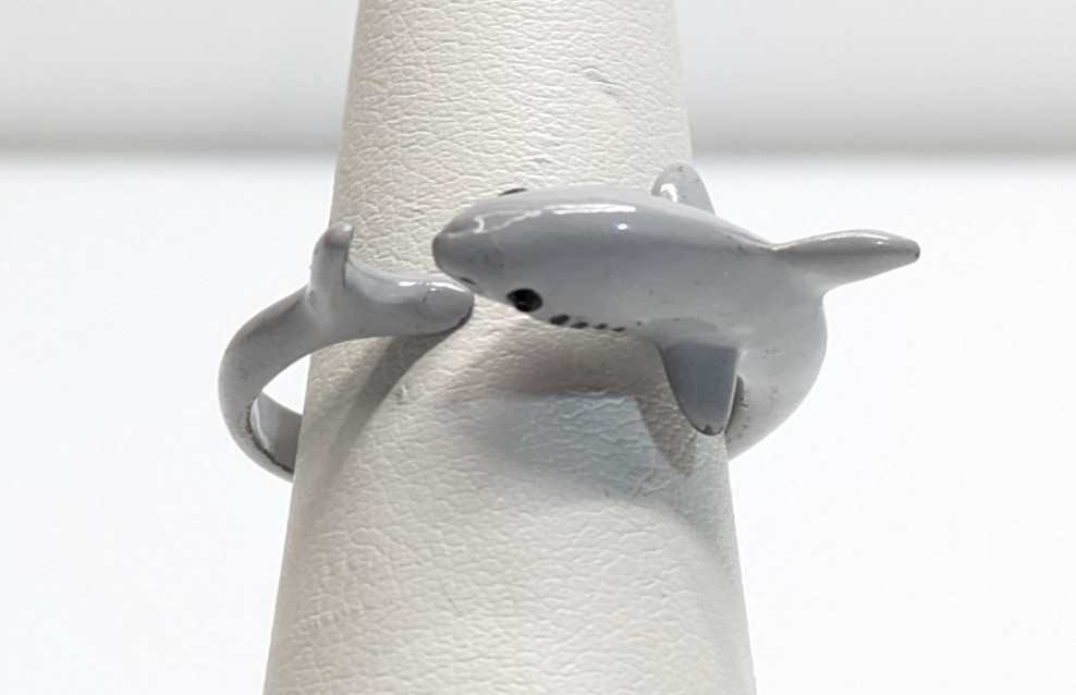 UCS LLC Cute Gray Curved Shark Sz 7 Adjustable Ring Sealife Animals