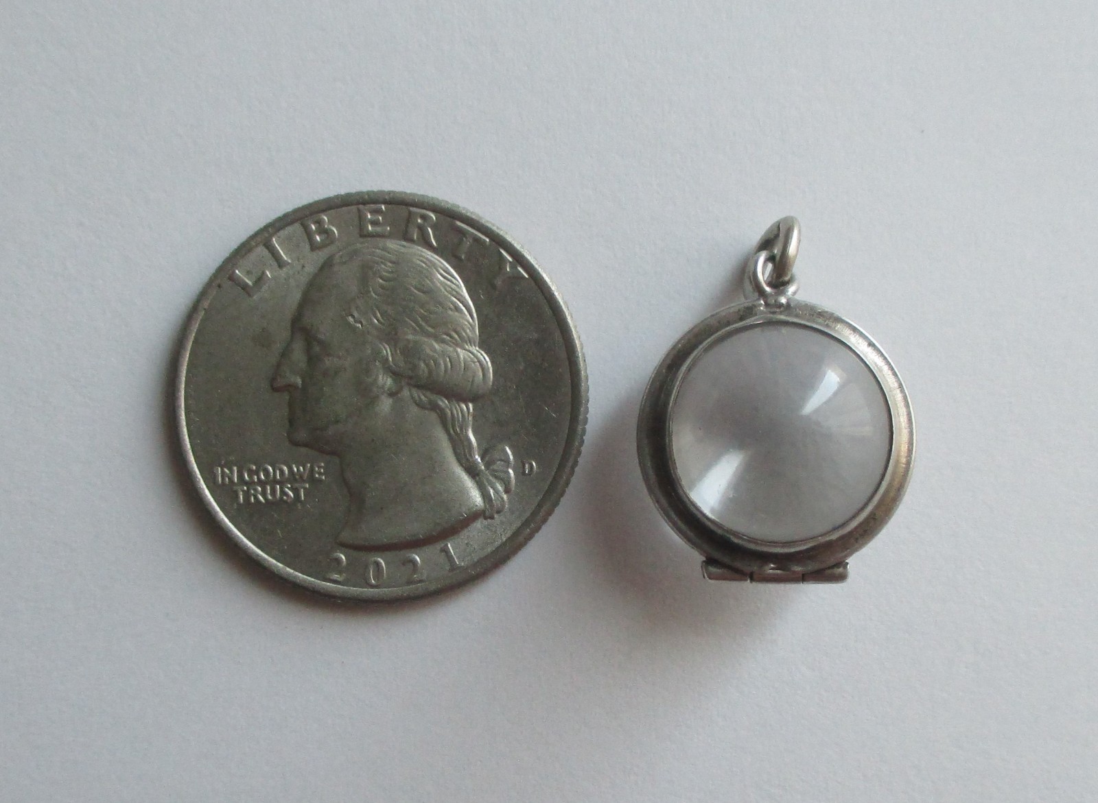 3/4in SMALL VINTAGE STERLING SILVER GLASS ORB LOCKET CHARM POOLS OF LIGHT STYLE