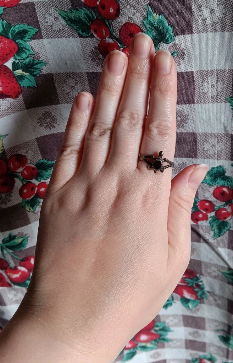Vintage *Bent Band* Sterling Silver Onyx? Turtle Tarnished Ring Size 7.25