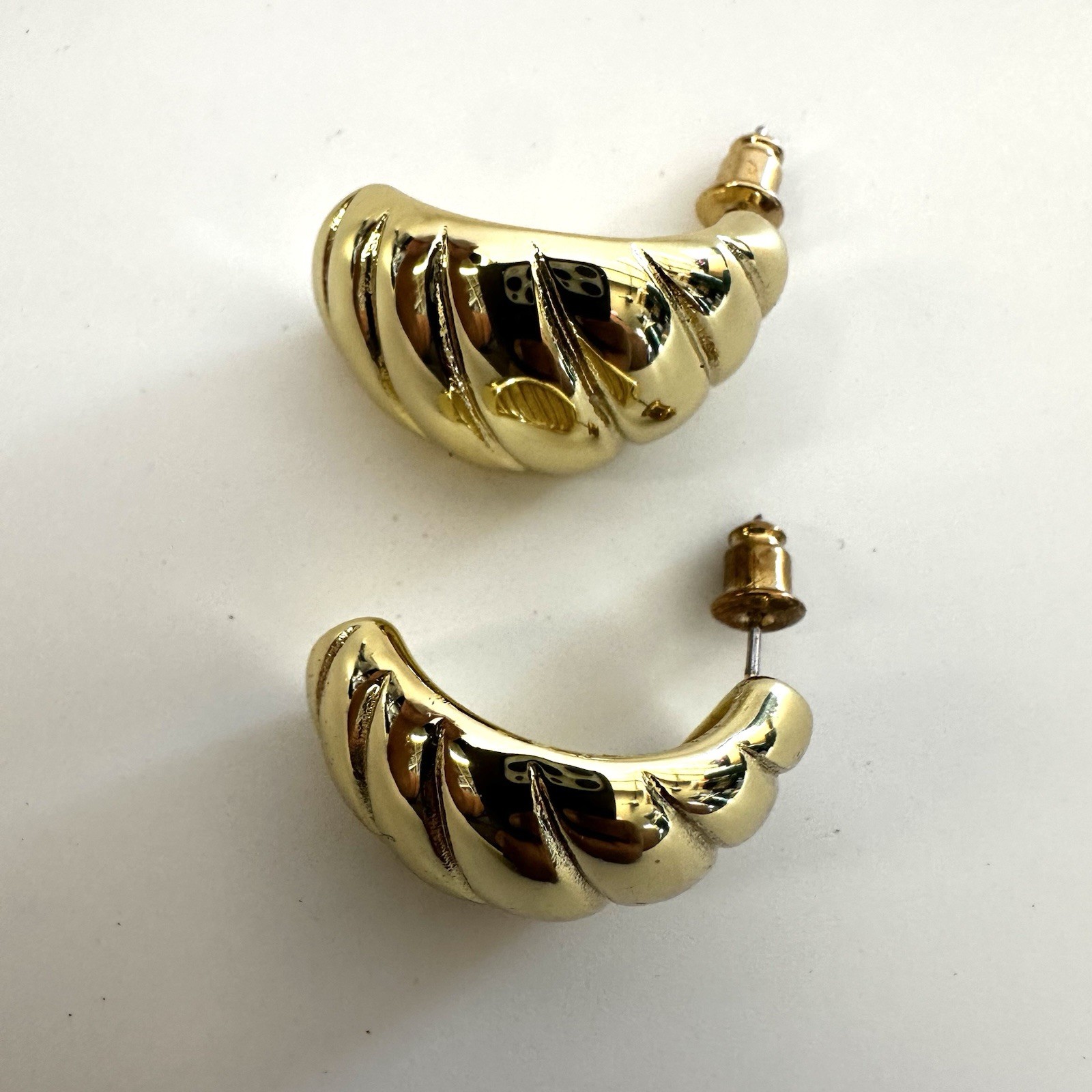Gold Tone Croissant Hoop Earrings Chunky Vintage Style 1in