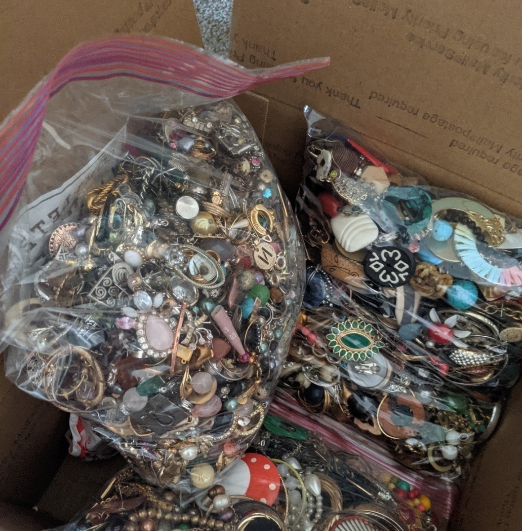 3 Pounds Jewelry Costume Vintage Mix LBS necklaces bracelets pins rings etc lbs