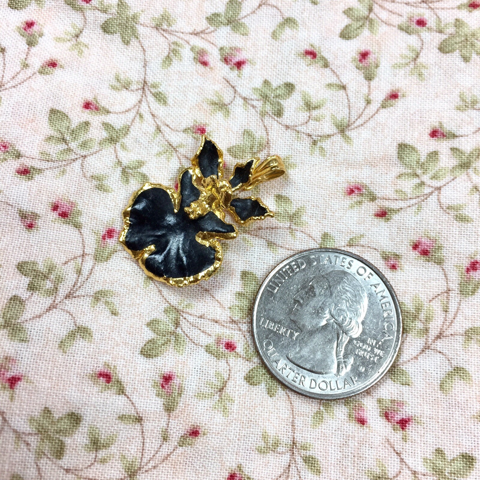 Risis 3i Natural Orchid Oncidium Small Pendant Charm Gold Plated Black 1 1/8″