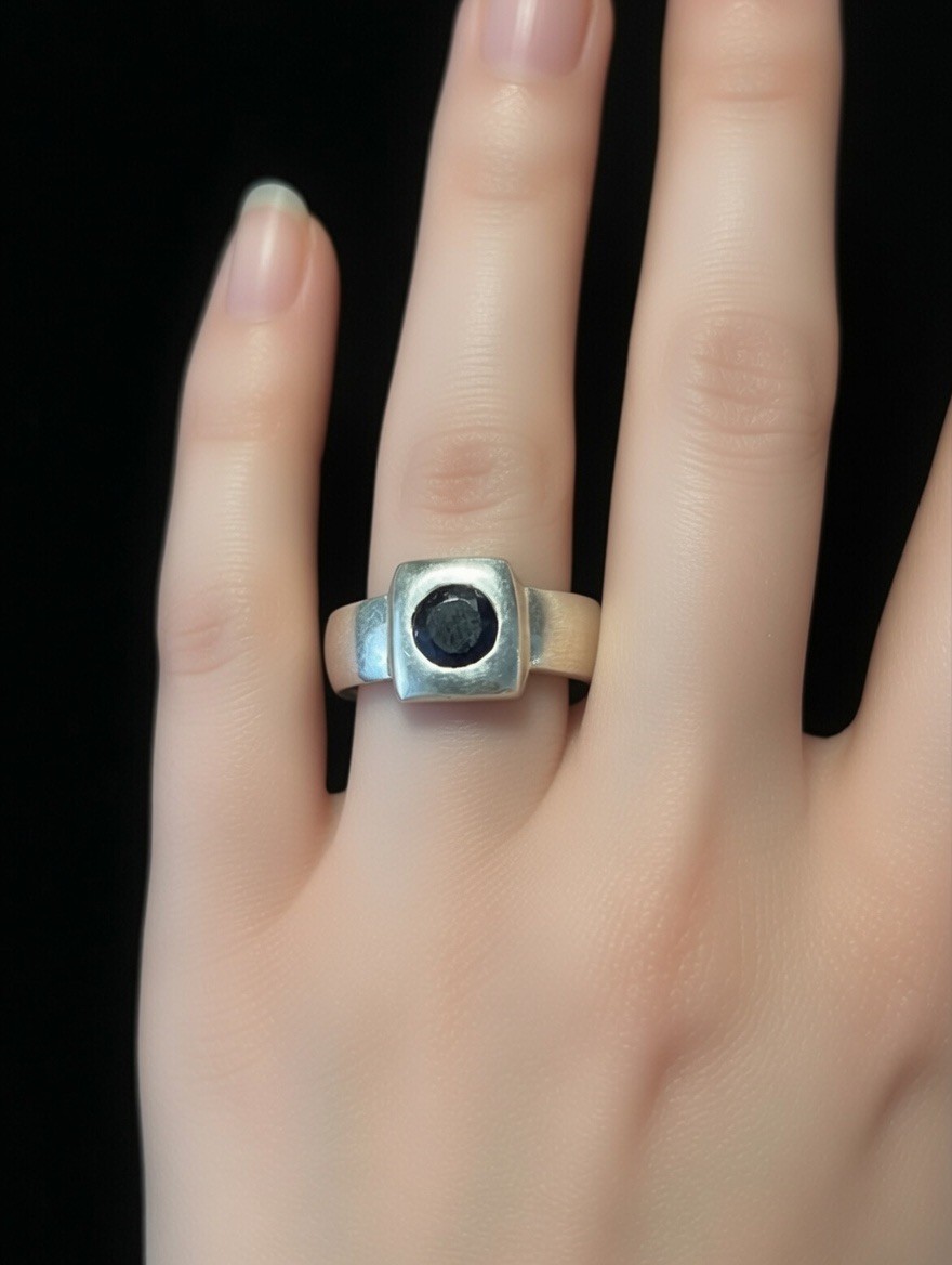 Vintage Sterling Silver 925 Purple sapphire Ring Size 7