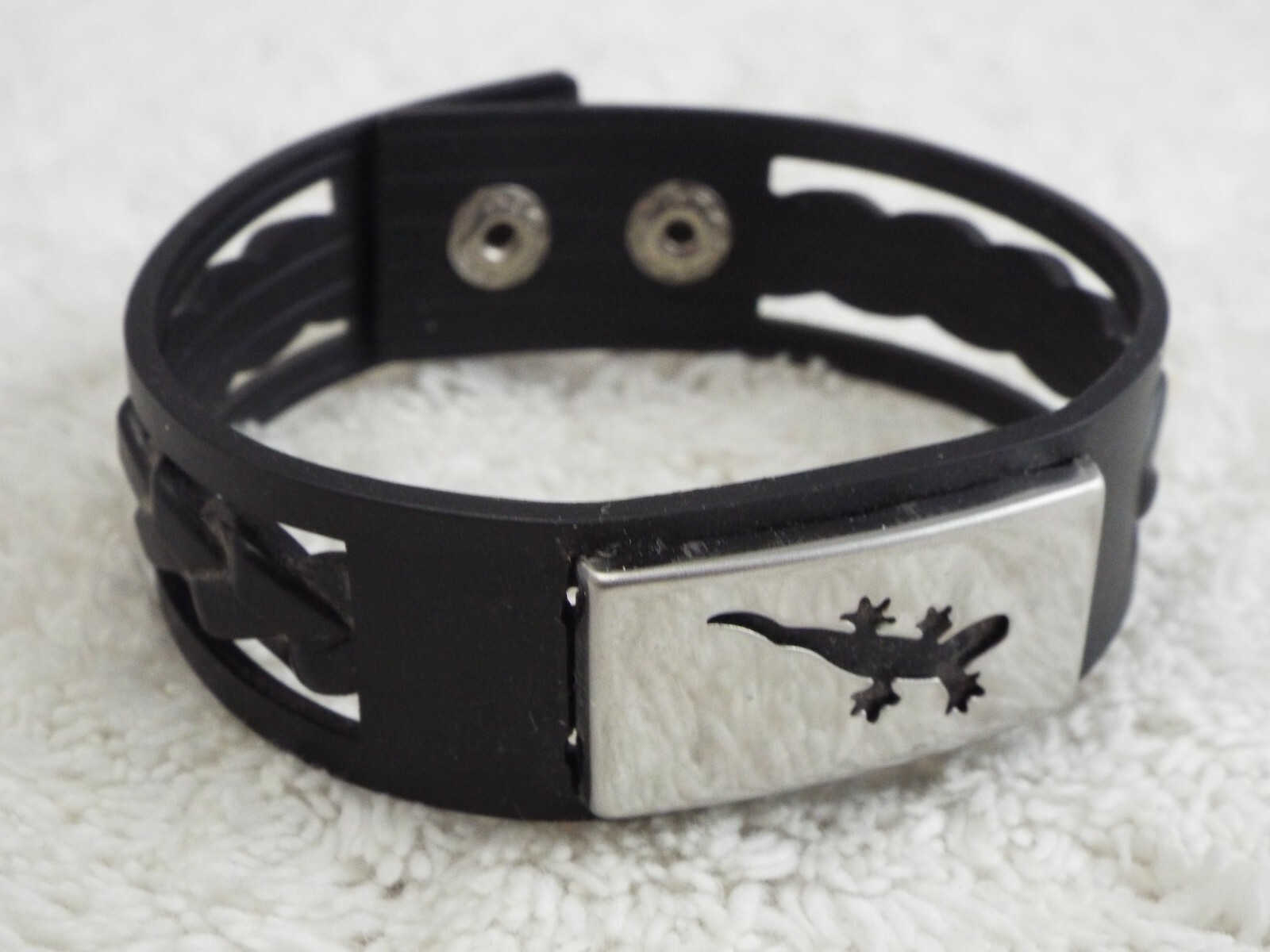 Black Vinyl Lizard Snap Strap Bracelet (A34)