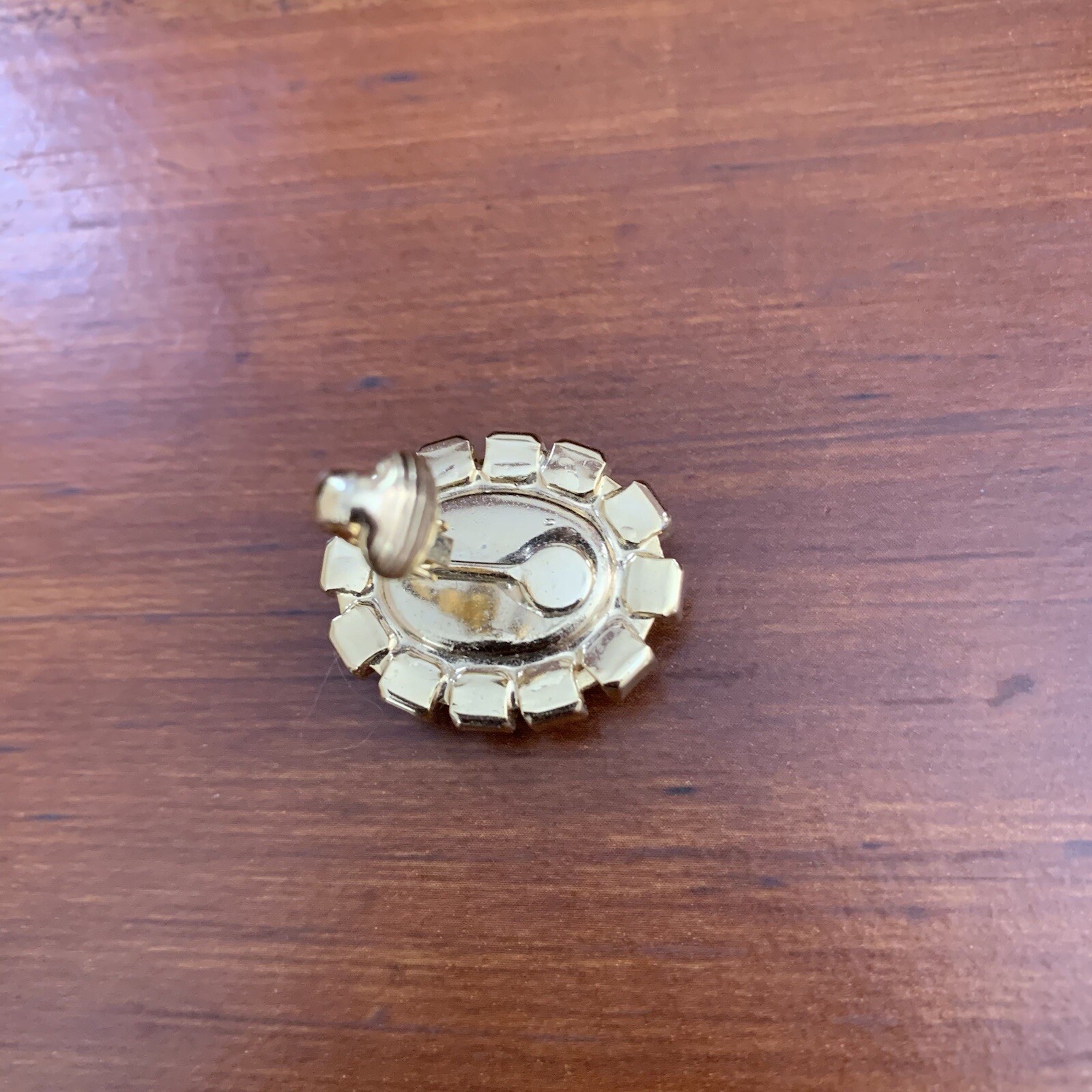 Vintage Unsigned Anne Klein gold tone lion face medallion scarf clip