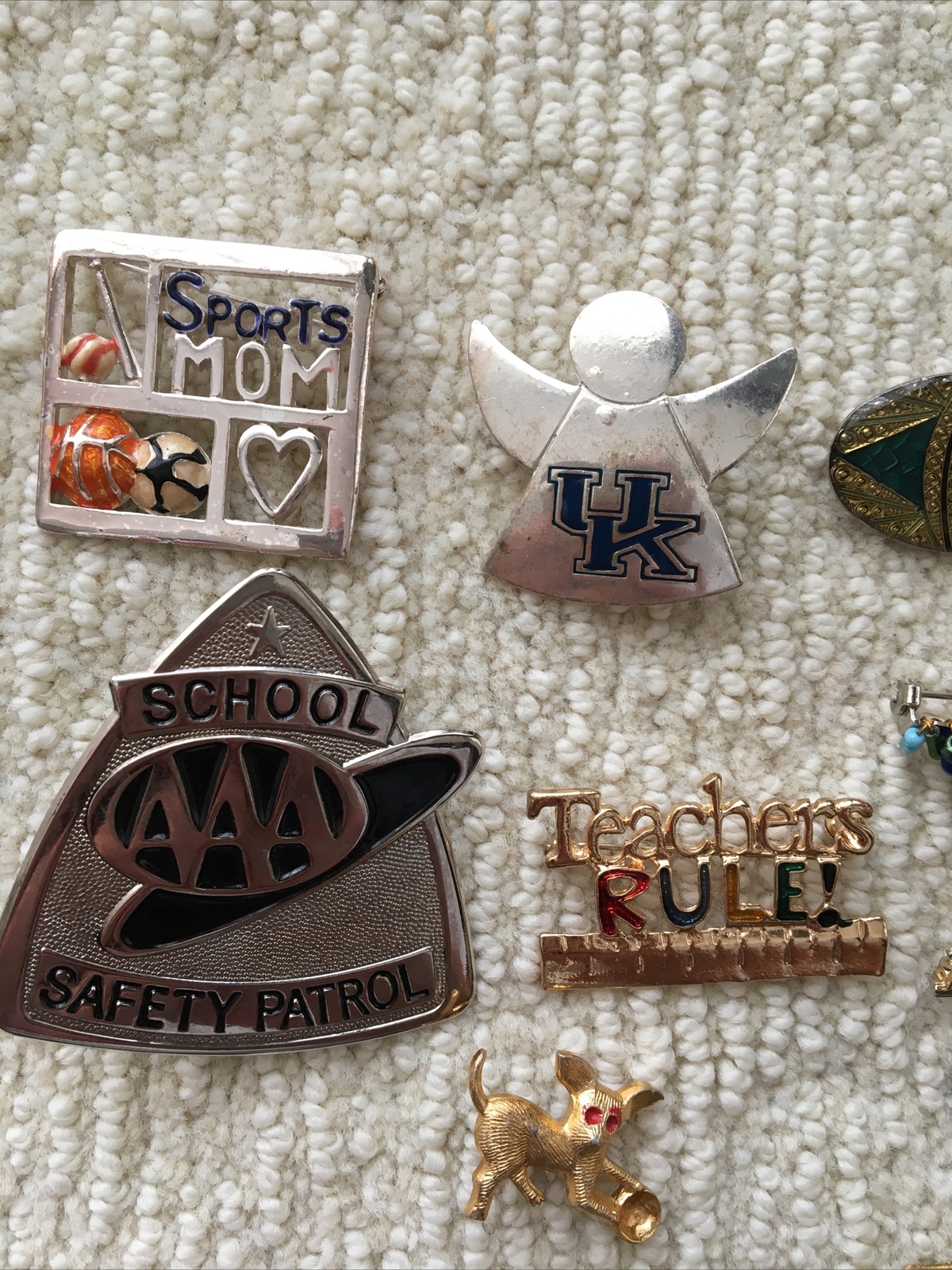 Miscellaneous Costume Brooches Pins Lot- 15 Pcs Assorted Themes Sizes & Colors