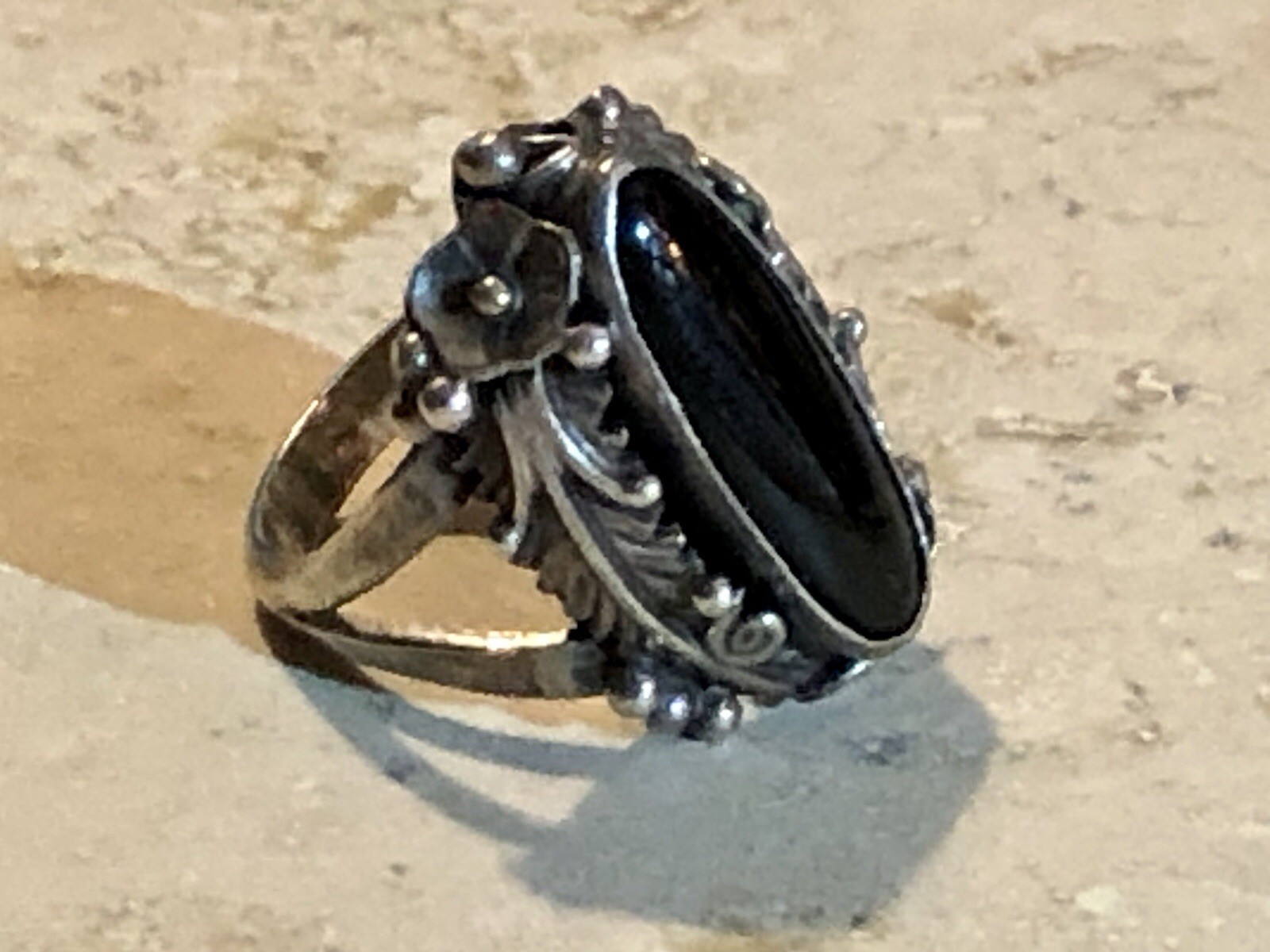🌿🌺 VINTAGE Oval 925 STERLING SILVER Black Onyx SOUTHWESTERN Flower Leaf Ring