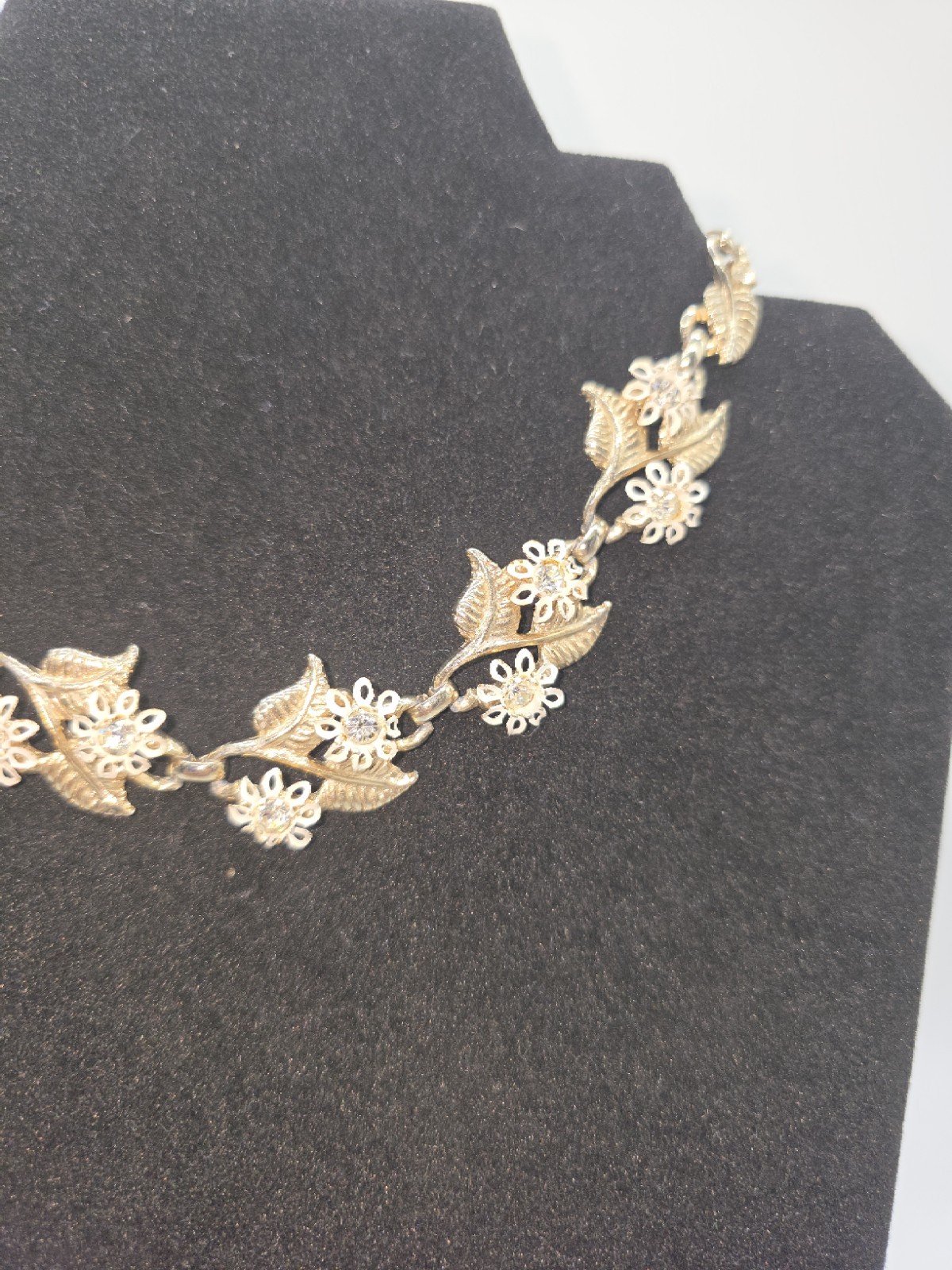VTG Mid Century Cream Enamel Metal Rhinestone Flower Choker Necklace Goldtone