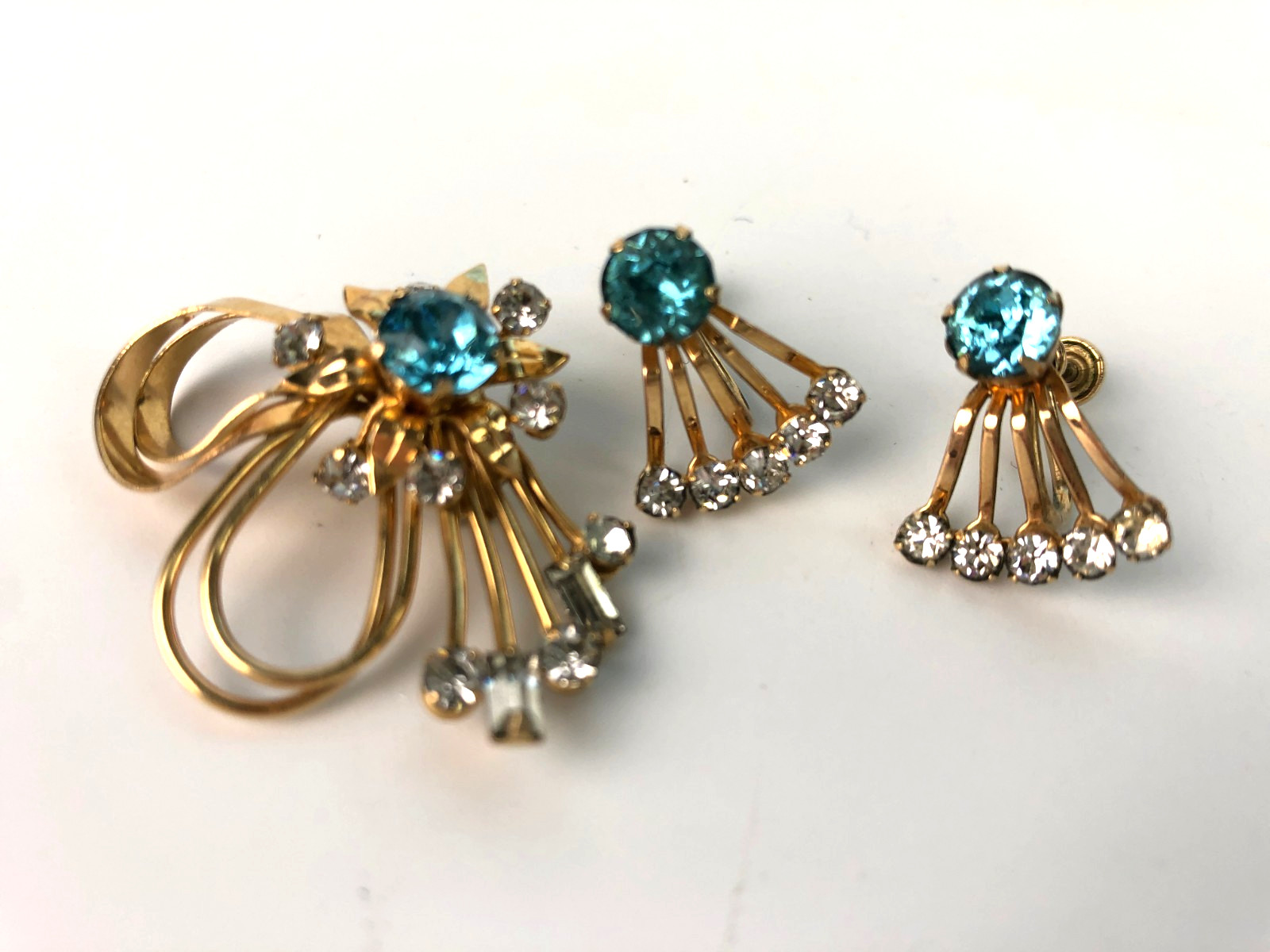 Vgt VAN DELL 1/20th 12K Gold Filled Rhinestone Brooch & Screw Back Earrings Set