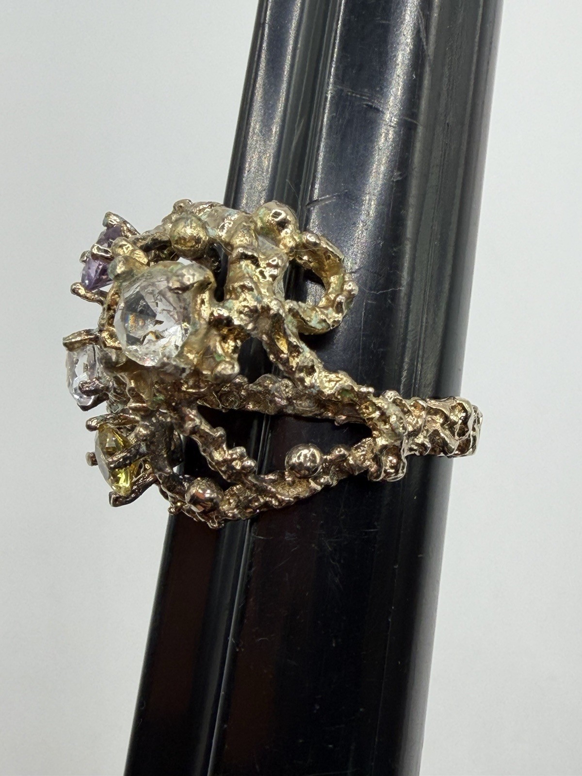 VINTAGE GOLD TONE BRUTALIST MULTI STONE RING SIZE 6