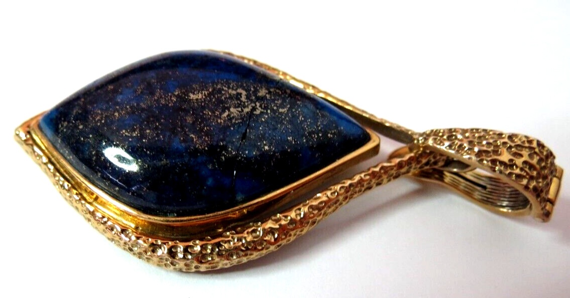 VINTAGE LADIES TEAR SHAPE GOLD TONE WITH BLUE LAPIS STONE PENDANT