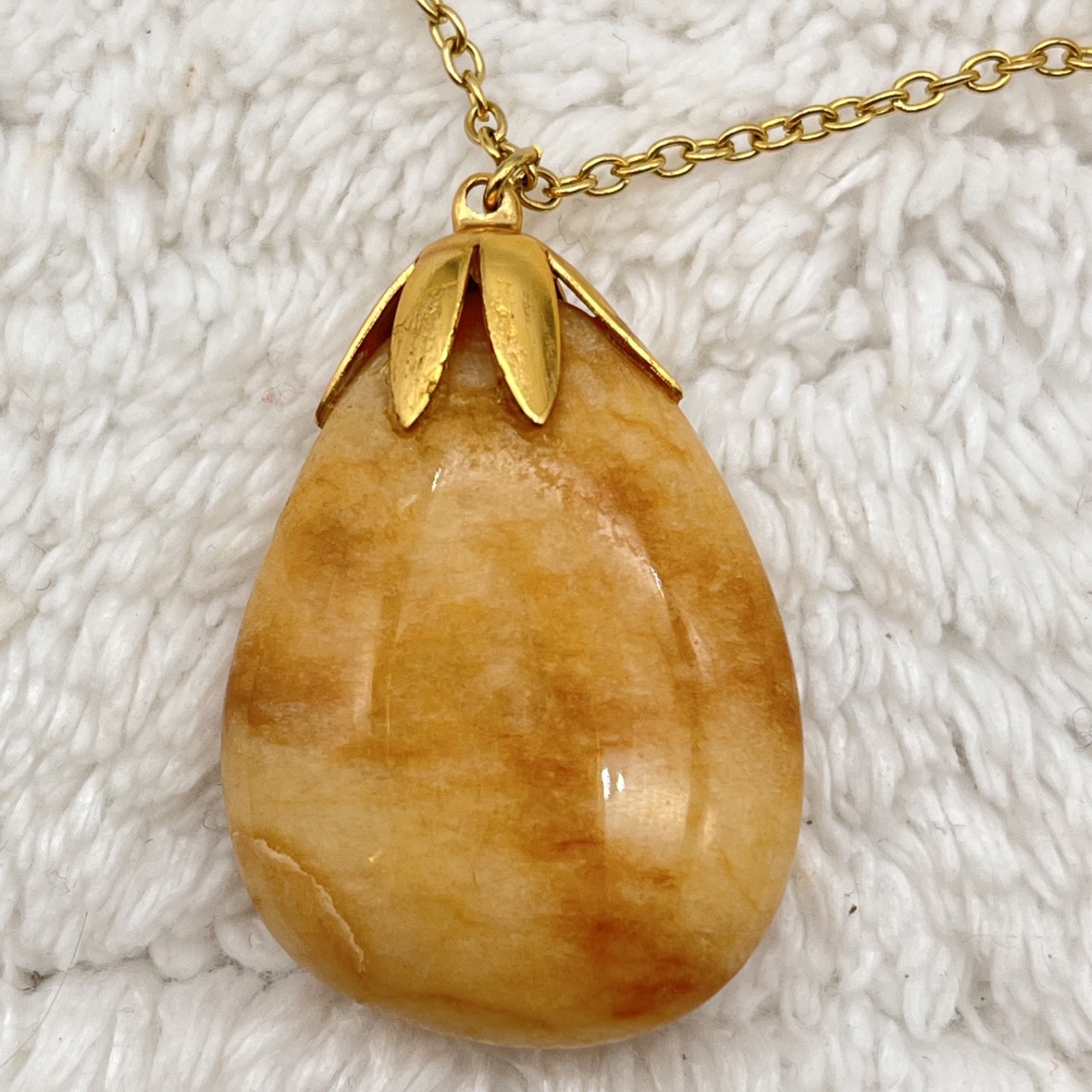 Vintage Honey Agate Necklace Teardrop PendantGold Tone Leaf Cap 28″