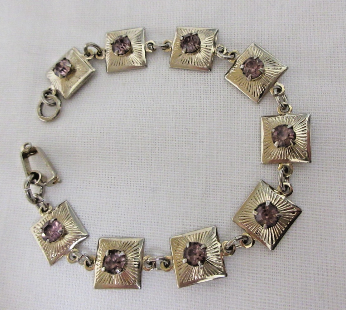 Vintage Gold Tone Light Purple Rhinestone Link Bracelet 6″ – No Metal Wear