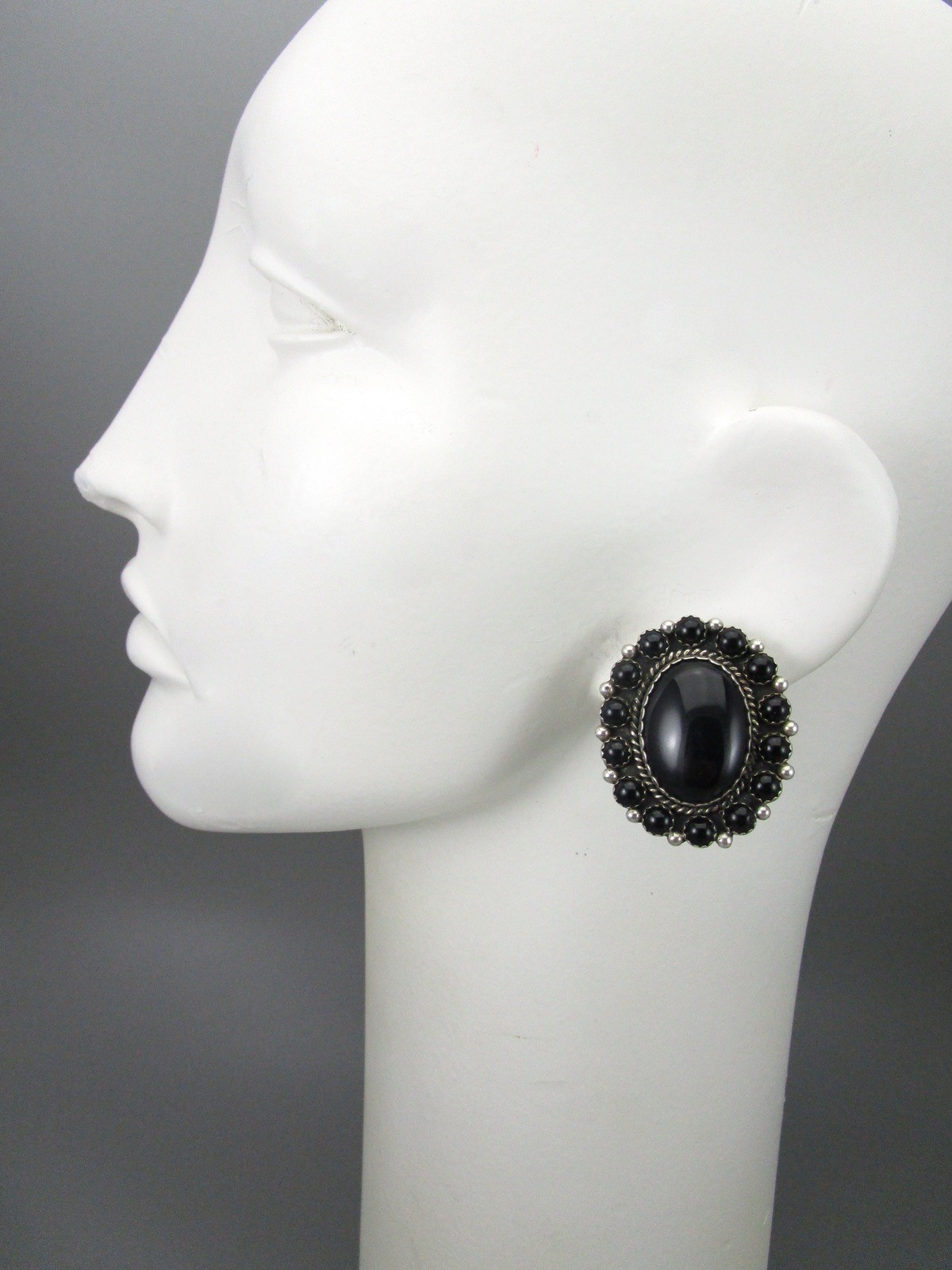 BEAUTIFUL 1 5/8″ JOAN SLIFKA STERLING SILVER ONYX CABOCHON CLIP ON EARRINGS