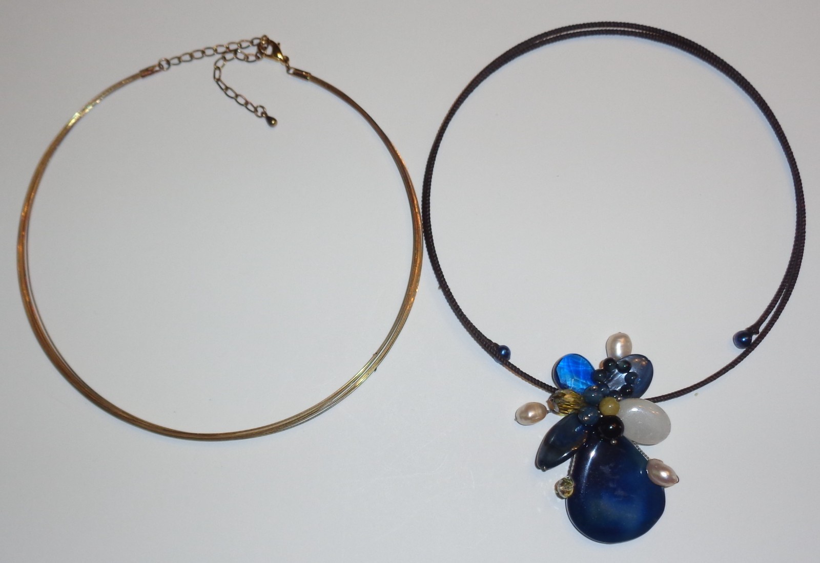 Vtg Necklace Metal Wire Collar Choker & Blue Beaded Floral Pendant -2