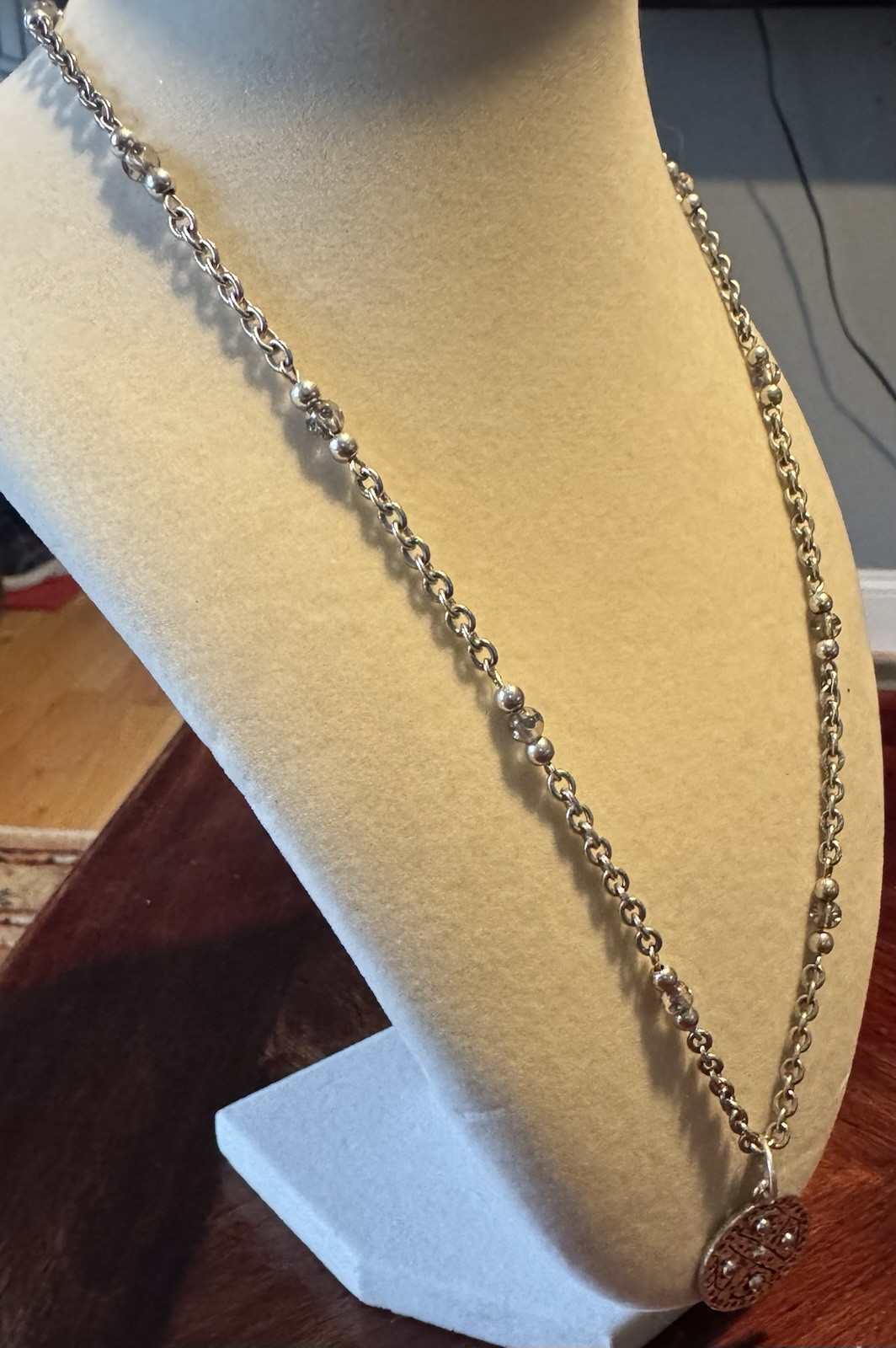 Vintage Premier Designs Silvertone Necklace With Round Medallion 20”