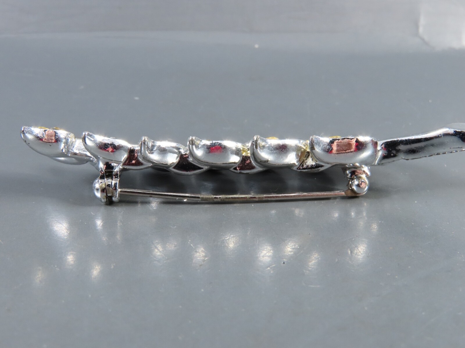 VTG SARAH COVENTRY SILVER BROOCH PIN Clear Rhinestones LEAF FERN LEAVES FROND