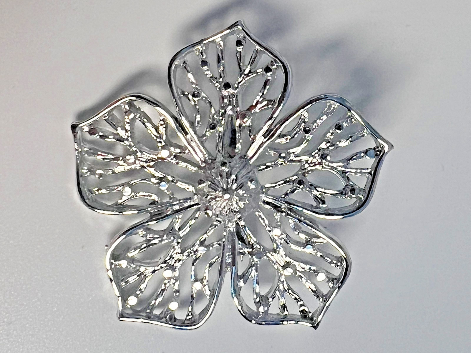 Vintage Gerry’s Signed Silver Tone Dogwood Flower Brooch 1 5/8″