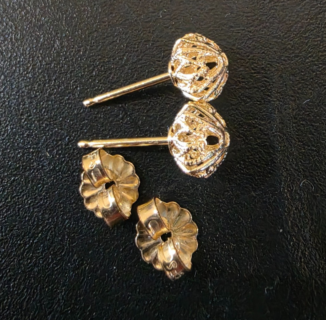 Vintage 14k Yellow Gold 6mm Filigree Flower Dome Stud Earrings – 0.6 g Starburst