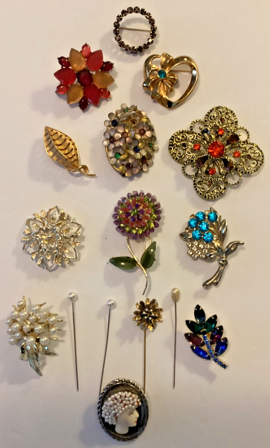 Vintage 16 Piece Brooch/Pin Lot Avon/ Winard/SCoventry/Anselle/Rhinestone Other
