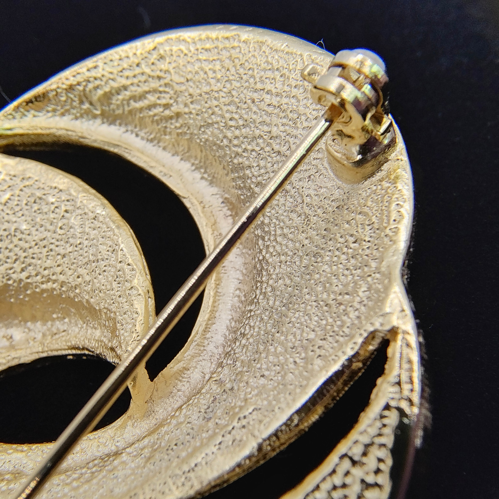 VTG Tona Gold Tone Brooch Pin Swirl Drip Multiple Textures Modernist Signed