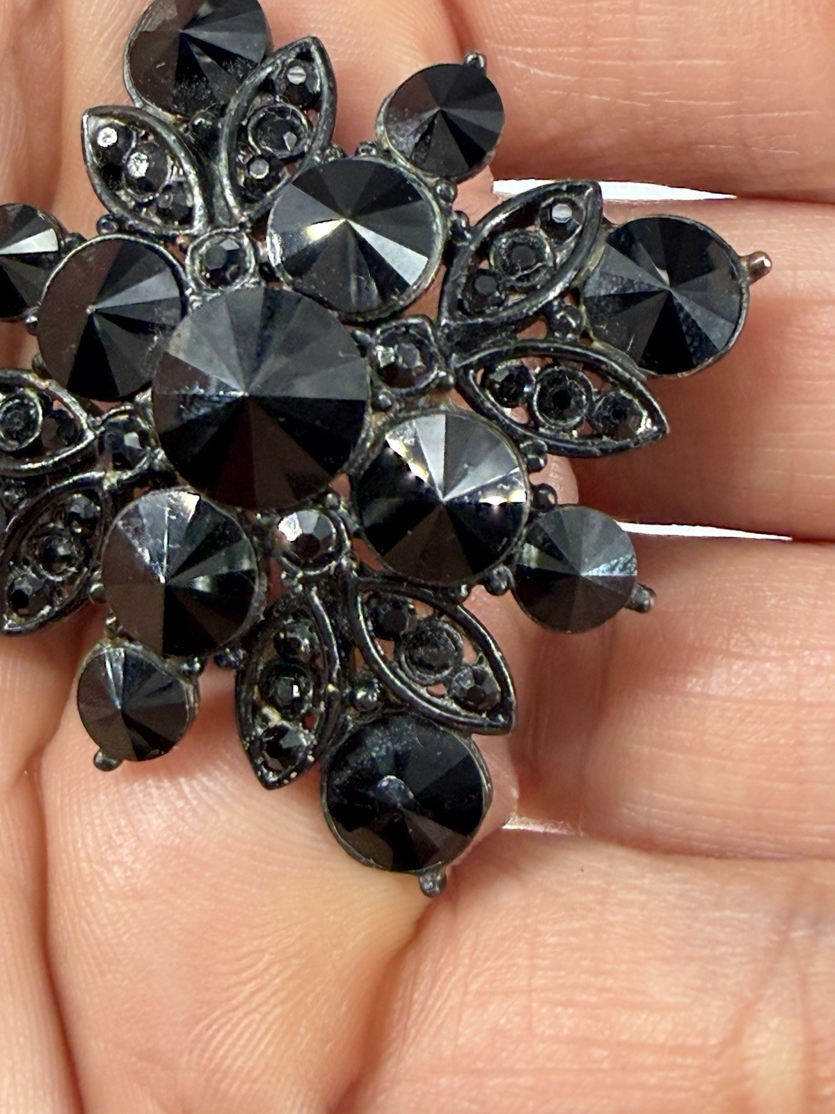 Vintage Weiss Jet Black Rhinestone Crystal Brooch & Clip On Earrings Set