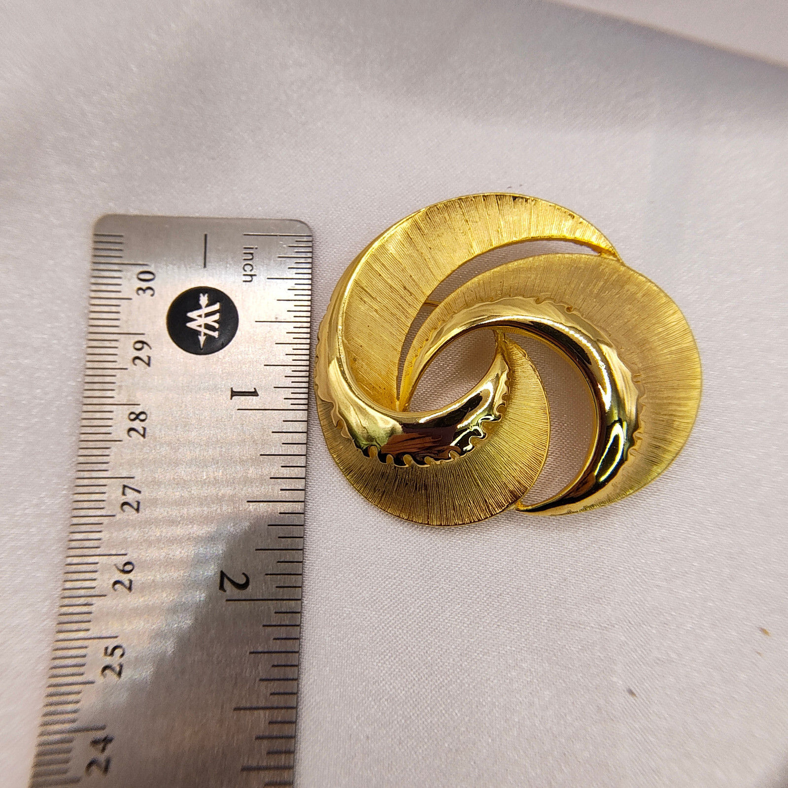 VTG Tona Gold Tone Brooch Pin Swirl Drip Multiple Textures Modernist Signed