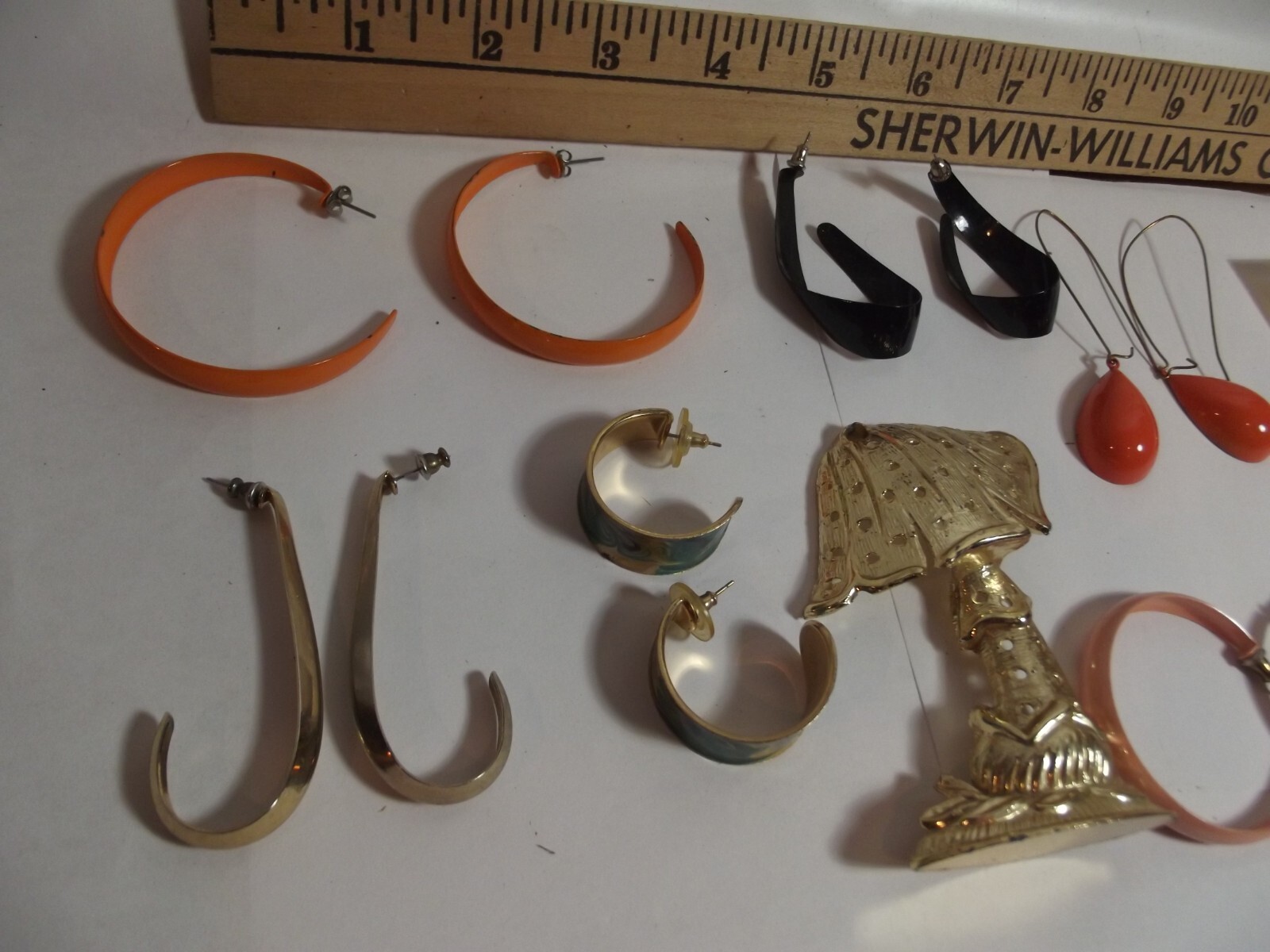 LOT vintage UNBRANDED COSTUME JEWELRY AS PICTURED WITH MUSHROOM EARRING TREE