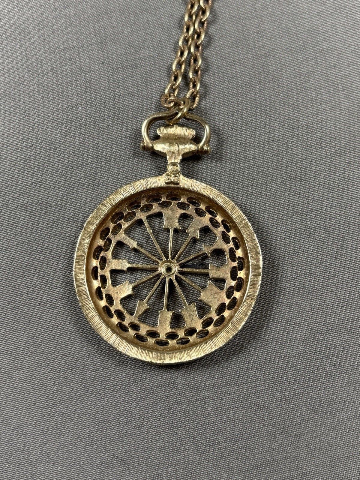 Vintage Sarah Coventry 1950’s Goldtone Roman Clock Design Pendant Necklace