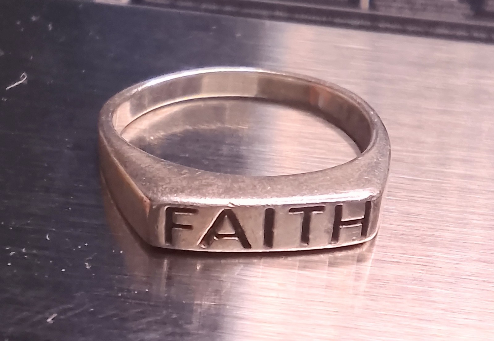 925 Sterling Silver Vintage Faith Stamped Square Dome Band Ring Sz 8