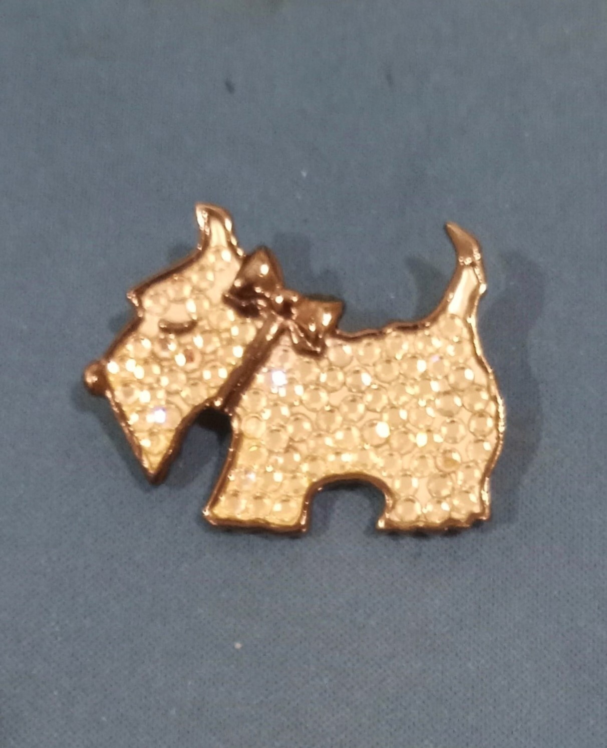 SHIMMERING SCOTTIE WITH 40+ SMALL CRYSTALS, NONE MISSING. IT SPARKLES