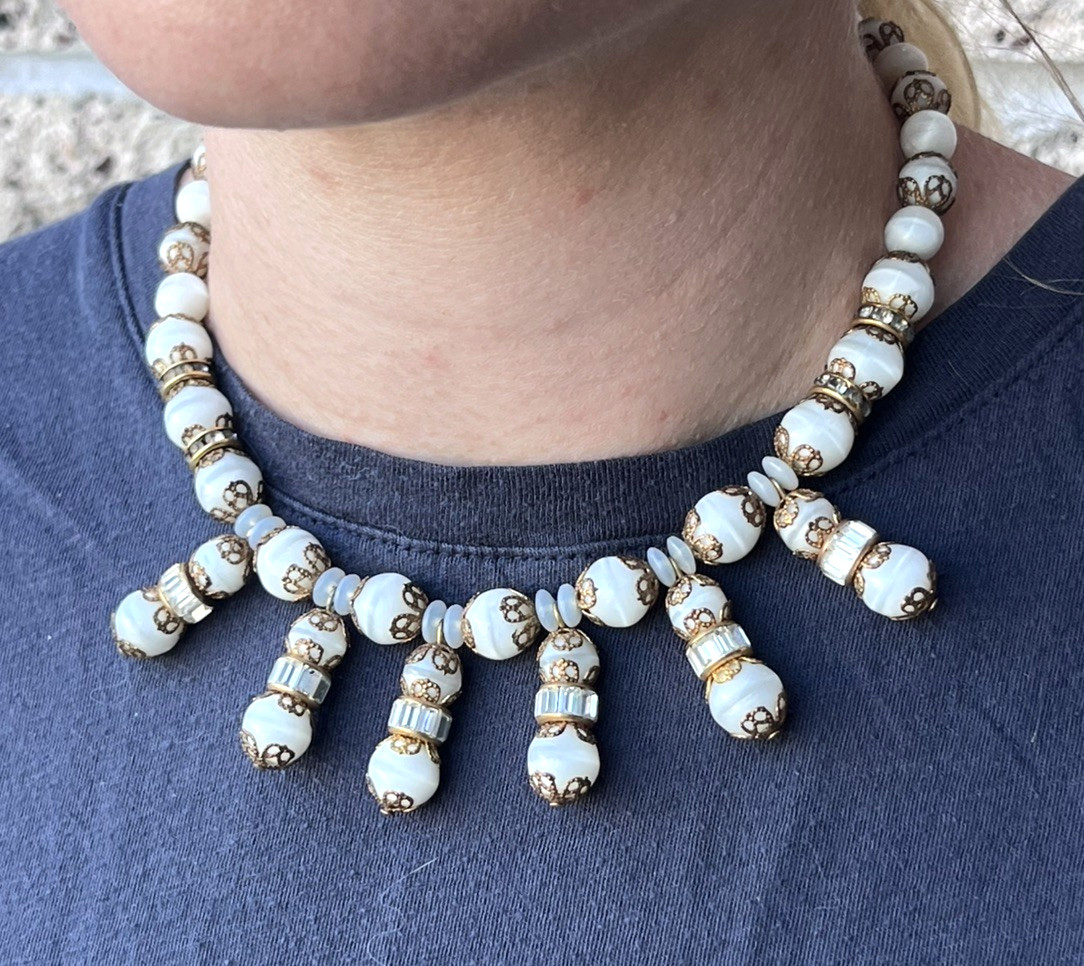 Vintage Art Deco Opaline Milk Glass Bead Beaded Necklace Choker 17″ Modern