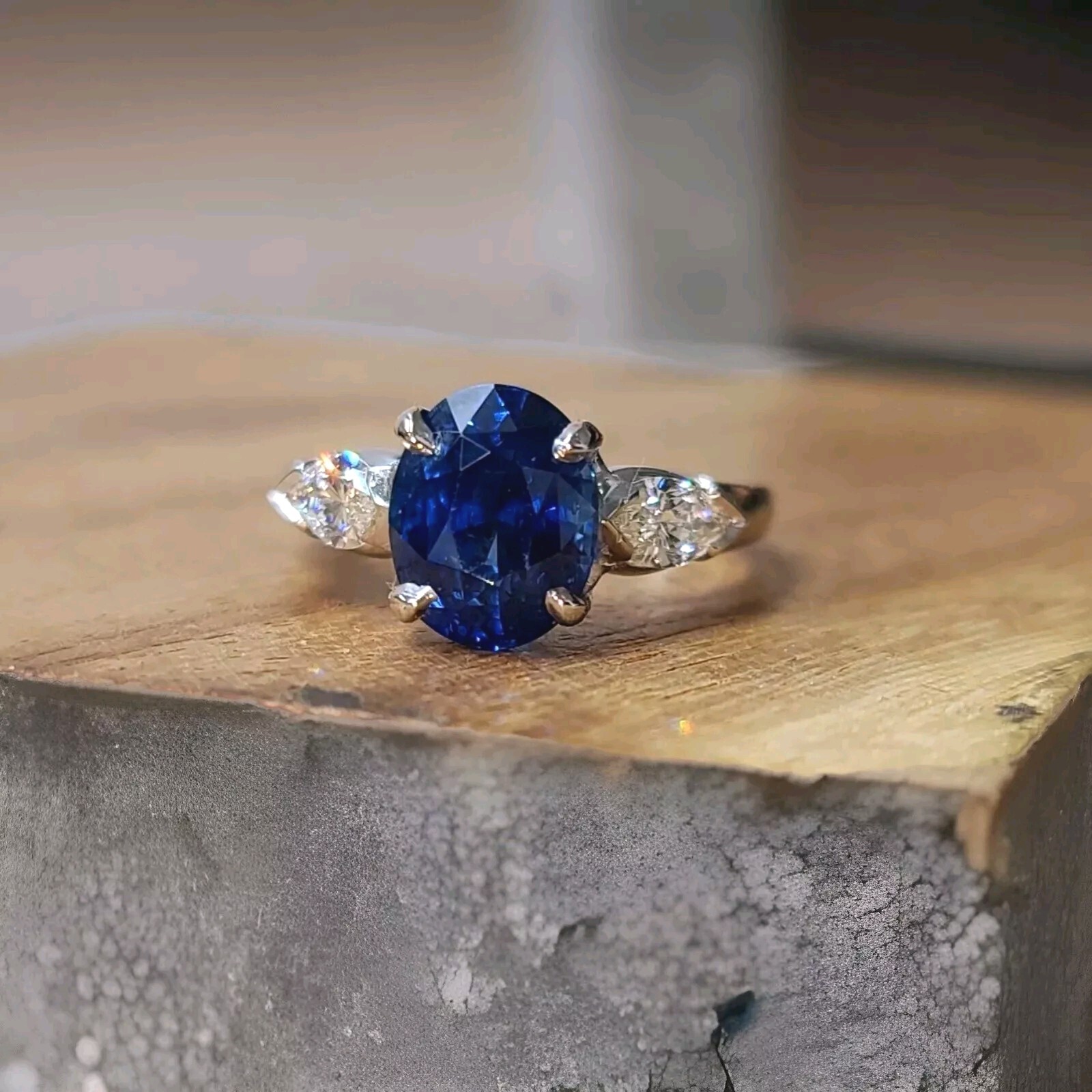 Vintage Platinum Engagement Ring 3.76ct.Natural Untreated oval blue sapphire GIA