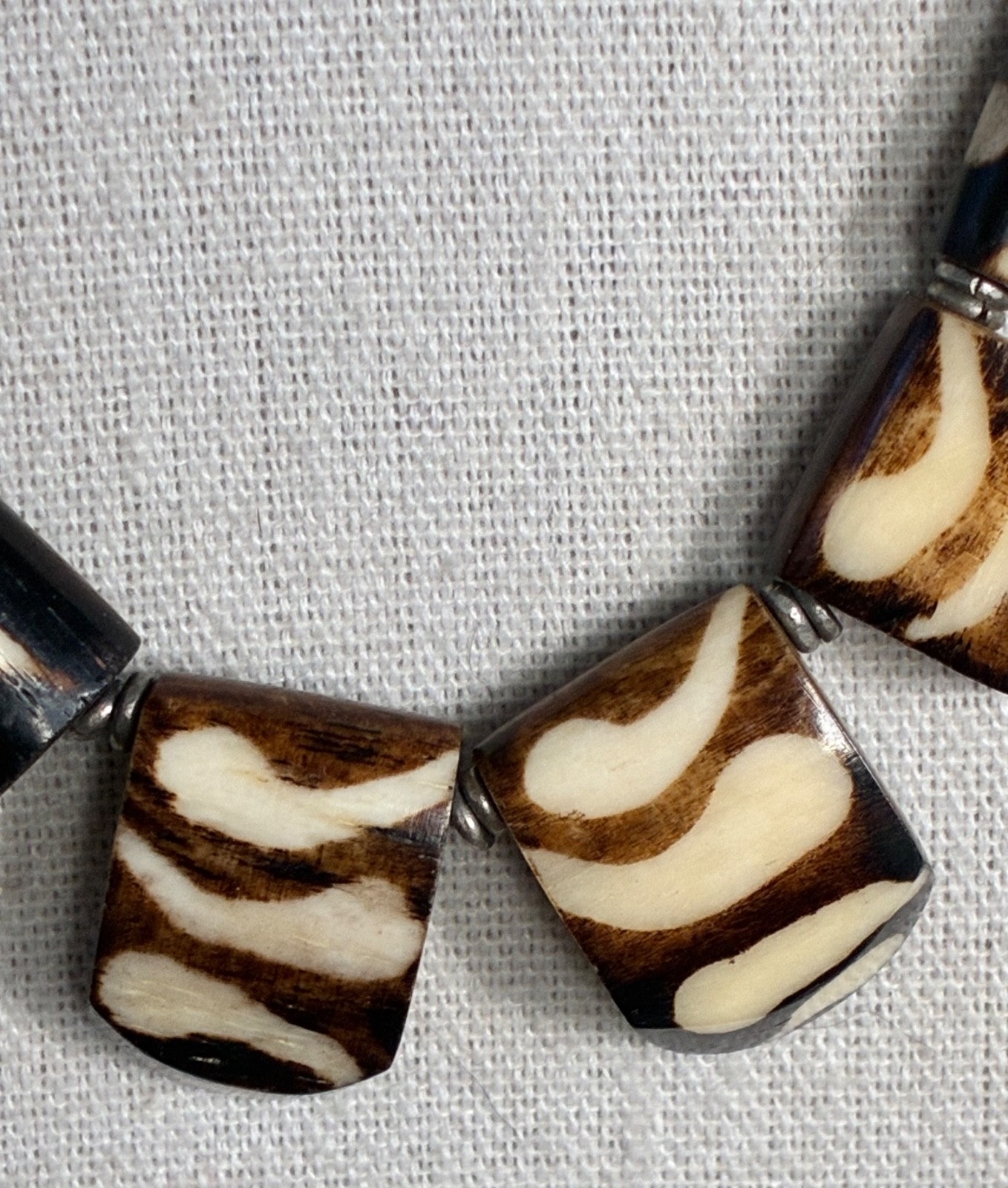 Vintage 1960s Brown & Cream African Batik Bone Beaded Necklace Tribal Ethnic 17″
