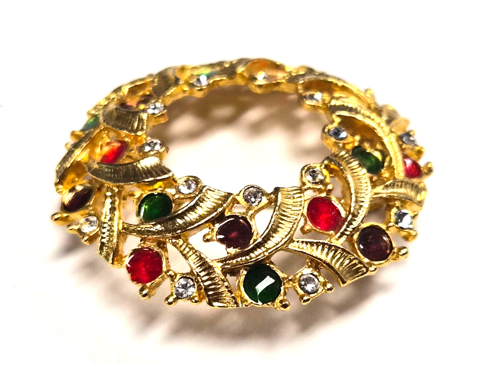 Vintage Gold Tone Rhinestone & Enamel Christmas Wreath Pin / Brooch