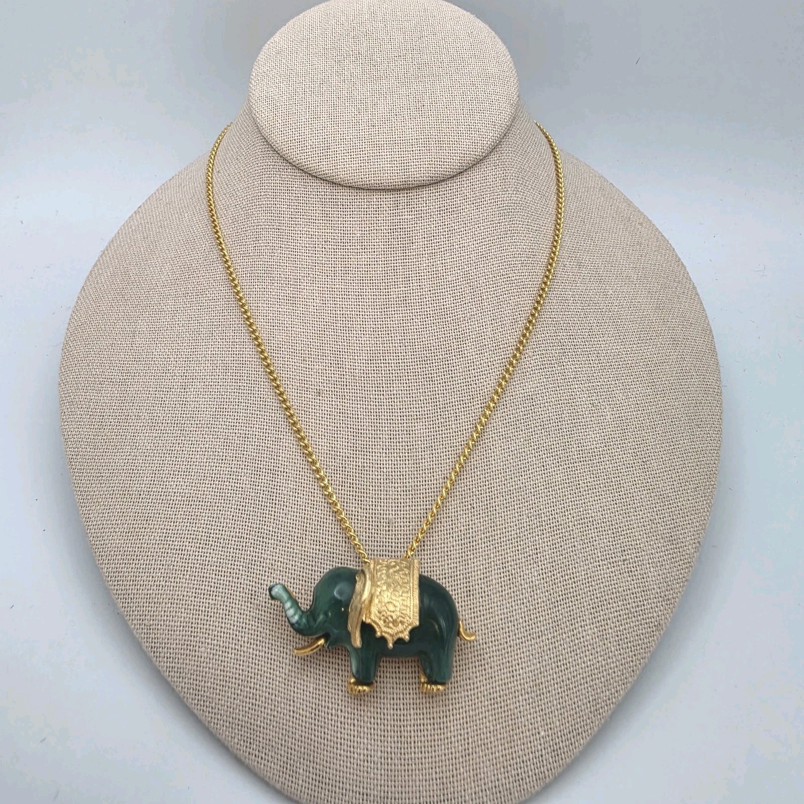Vtg Green Elephant Pendant Brooch Gold Tone Necklace Faux Jade Luck Trunk Up 18″