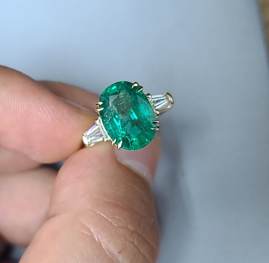 14K Yellow Gold Engagement Ring 5.11CT.Natural Green Emerald Oval Shape GIA Cert