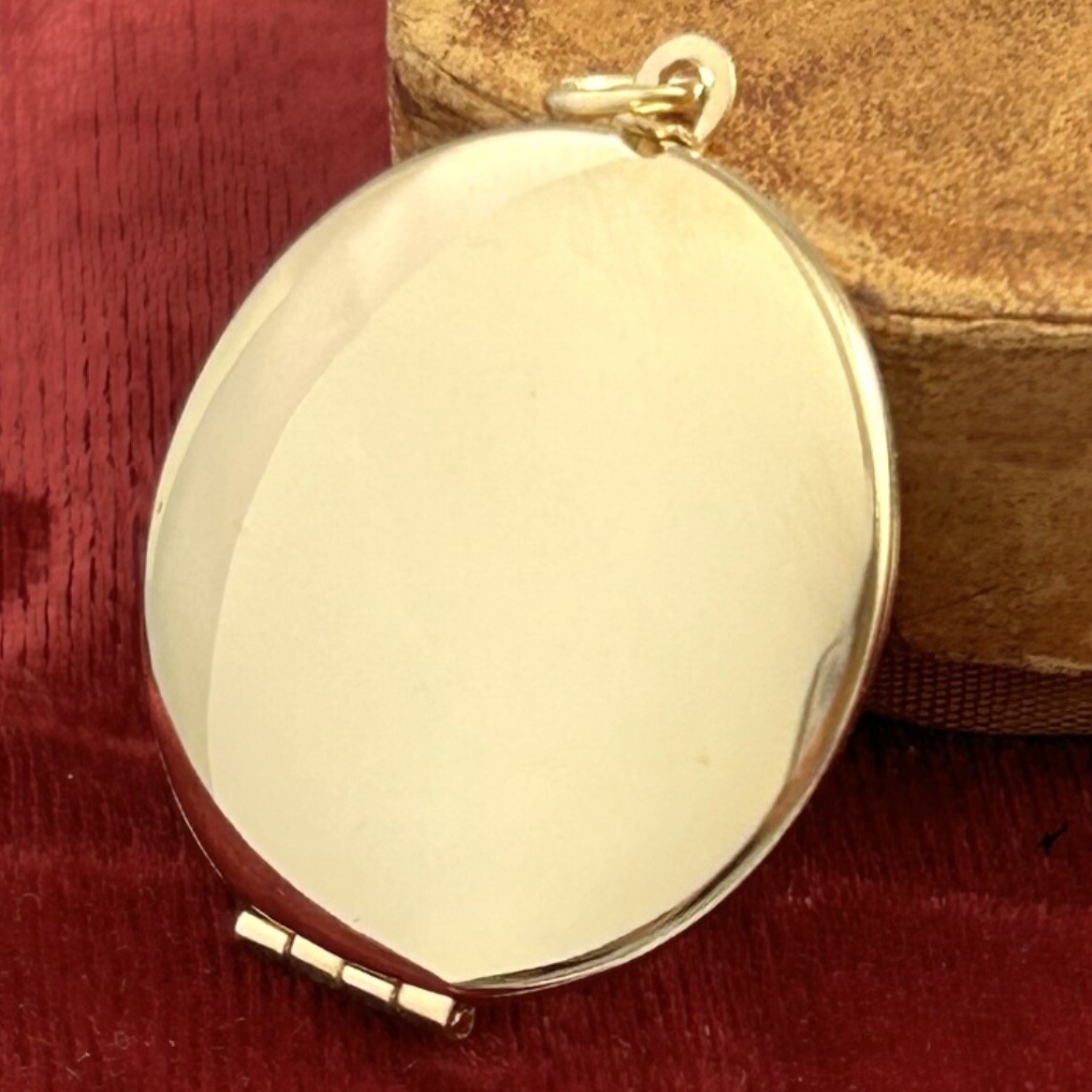 Vintage Locket Pendant Gold Tone Metal Jewelry Round Locket Charm