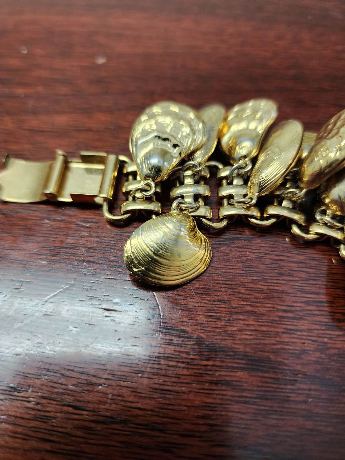 Napier Eugene Bertolli Clam, Oyster & Mussel Shell Gold Tone Charm Bracelet 1980