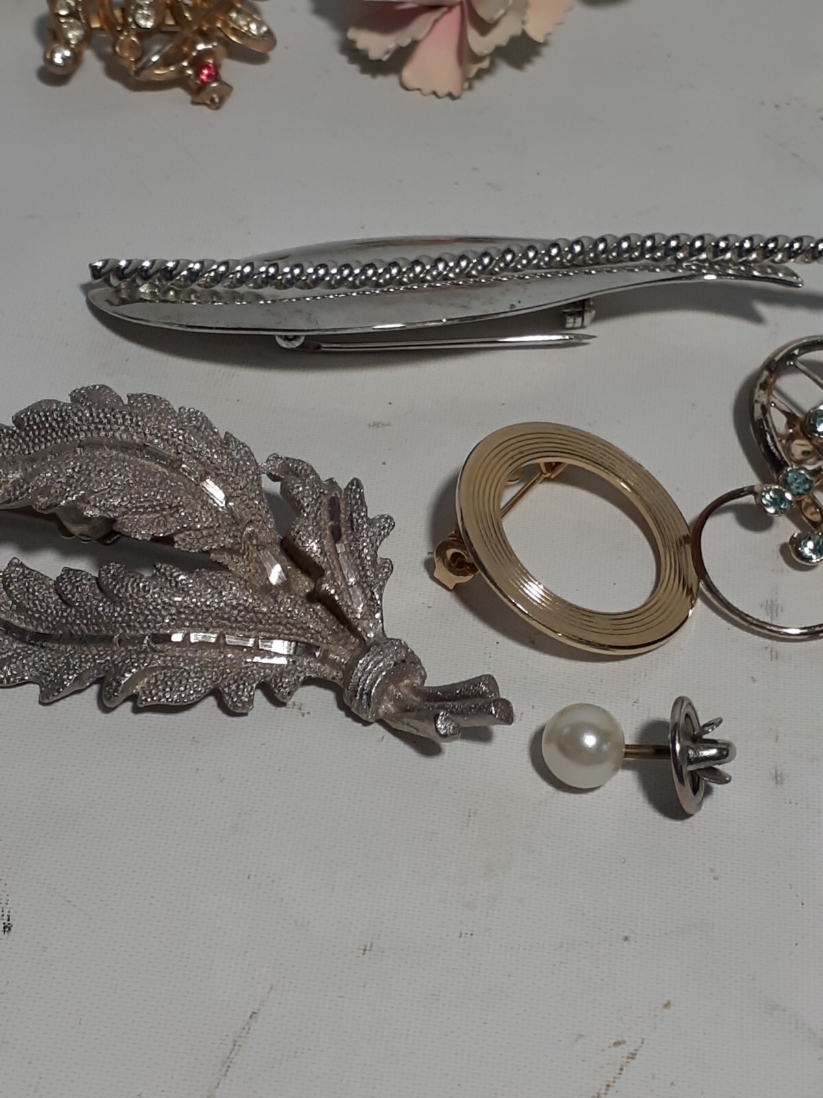 Vintage And Other Unsigned Rhinestone And Metal Brooch Pin 8 Piece Lot
