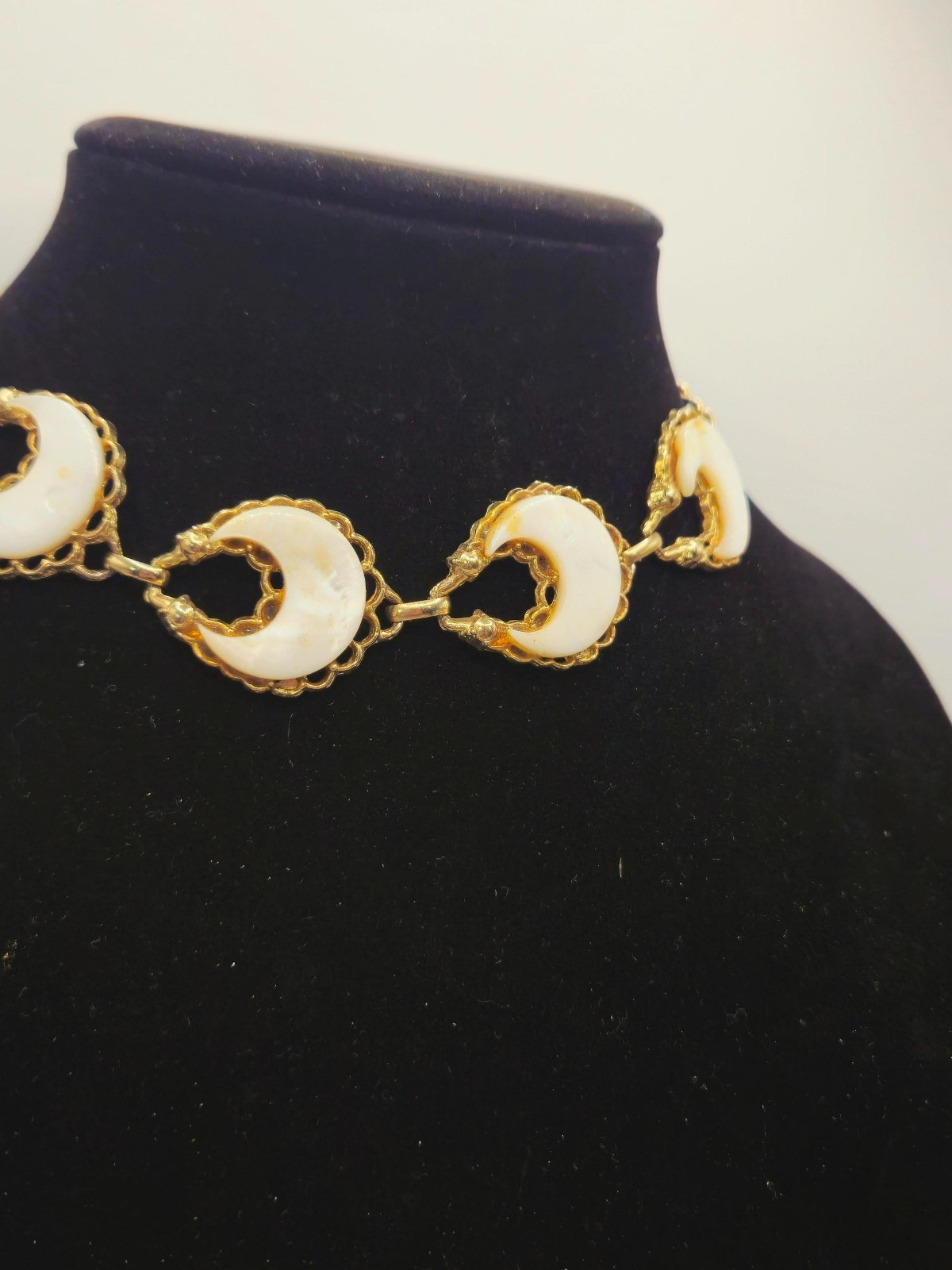 Vintage 1950s White Thermoset Crescent Moon Choker Necklace Gold Tone – AS IS