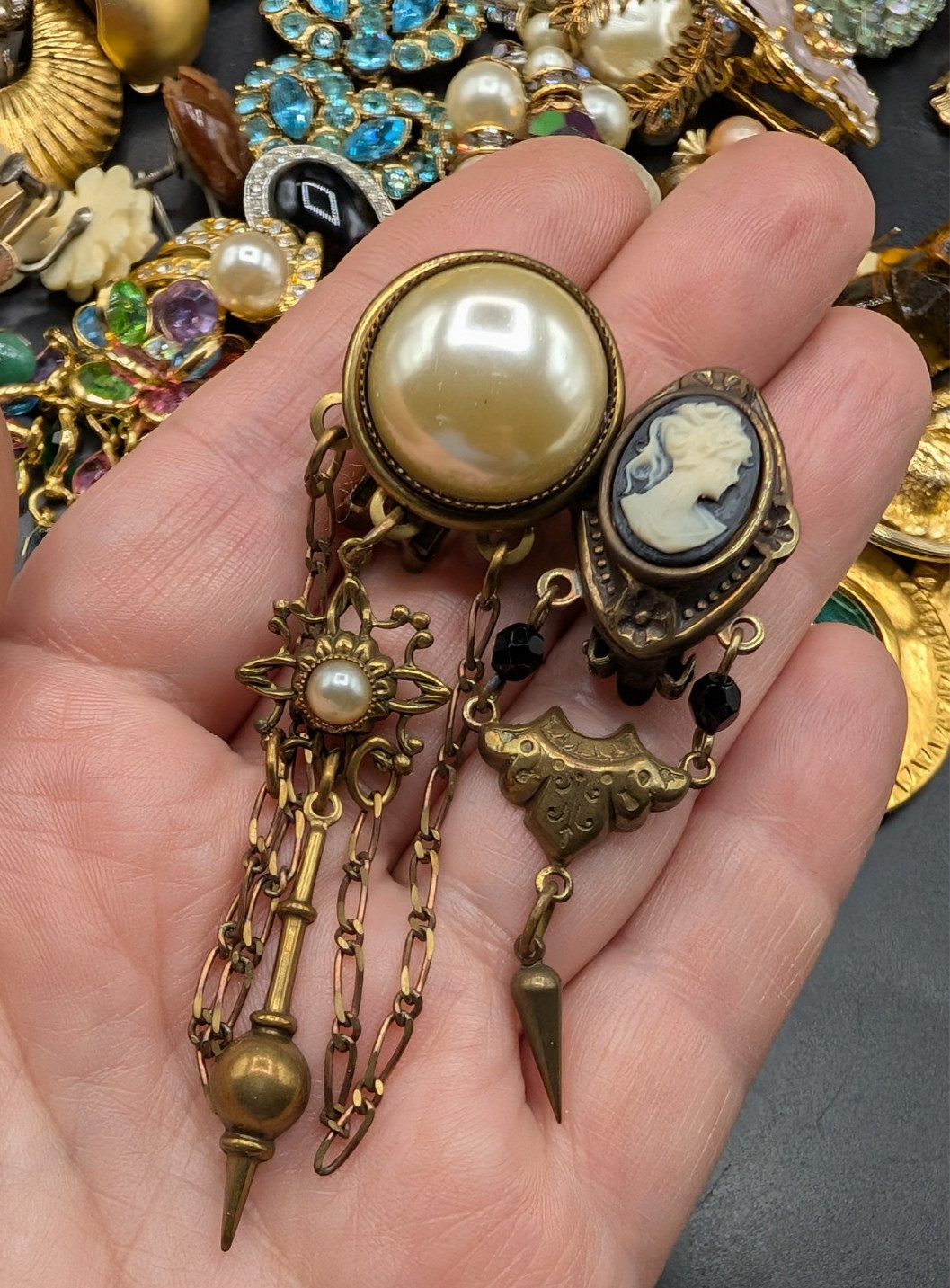 Large Lot of Vintage Singe Earrings For Crafts Aprox 2.5 lb