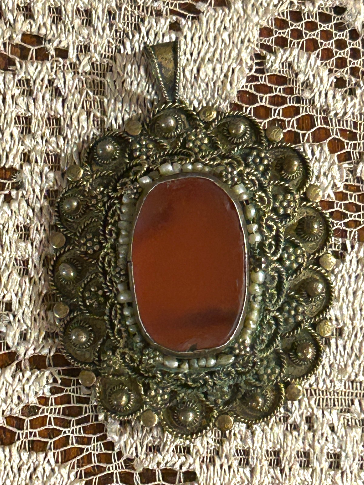 Vintage or Antique filigree brooch/pendant. Art deco or Victorian era piece.