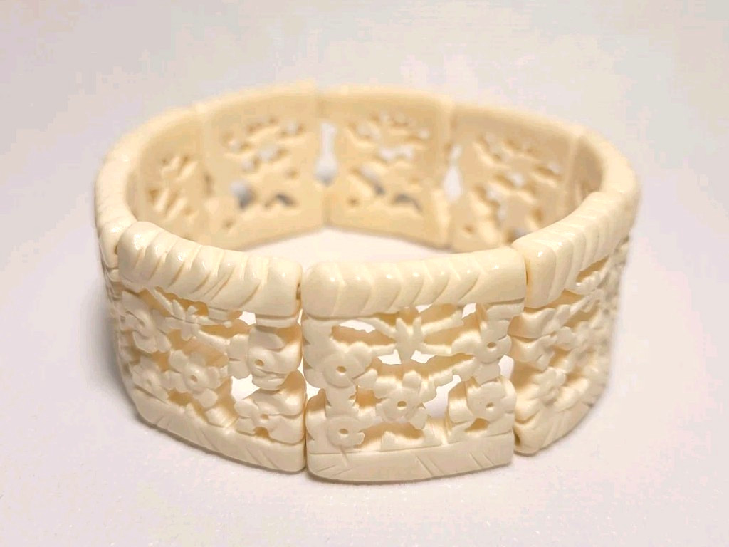 Vintage Hand Carved Bovine Bone Floral Openwork Panel Stretch Link Bracelet